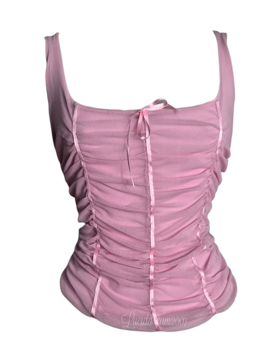 Top sans manches à larges bretelles avec encolure droite. Avec fronces et petits noeuds style coquette. Top vintage fairycore sorti d'une reverie.