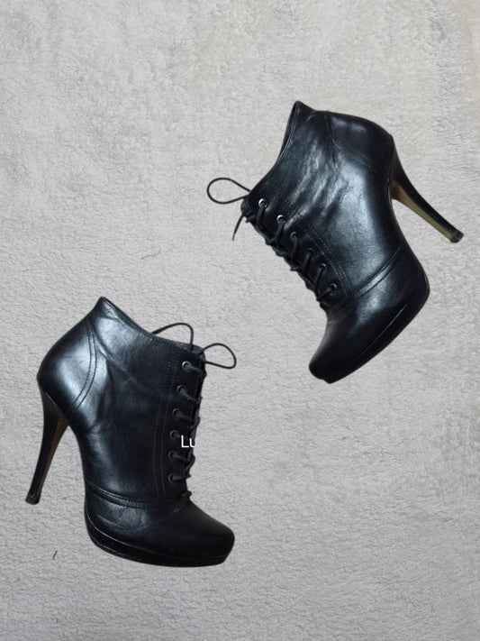 Chaussures noires à laçage