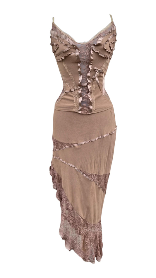 Camel set with lace details