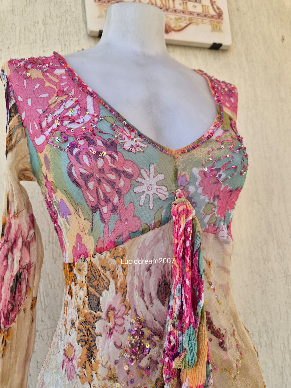Haut en voile floral brodé