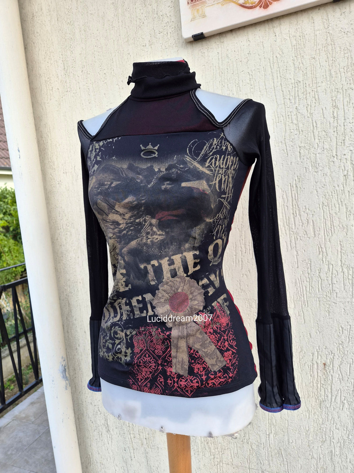 Save The Queen voile top