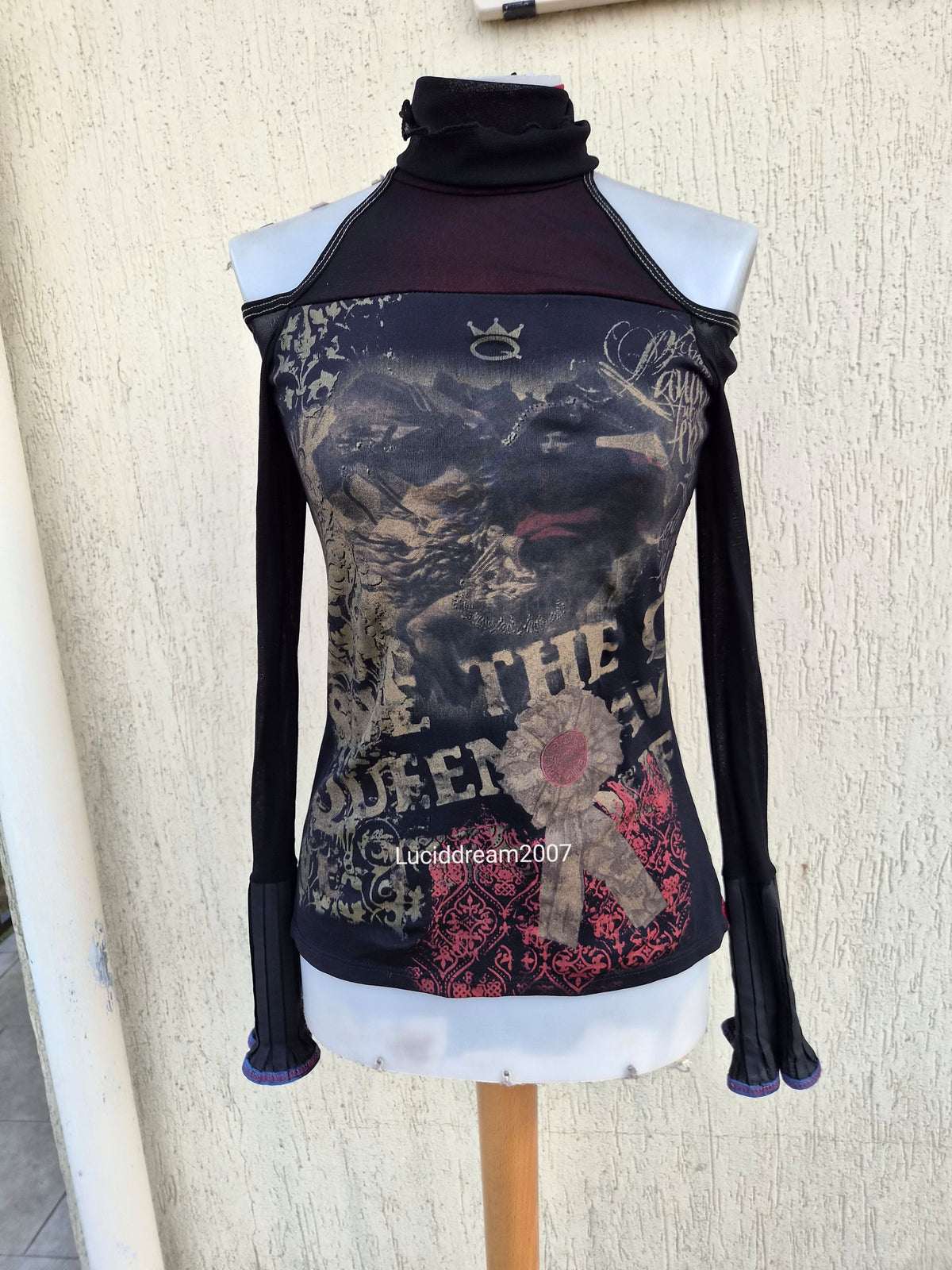 Save The Queen voile top
