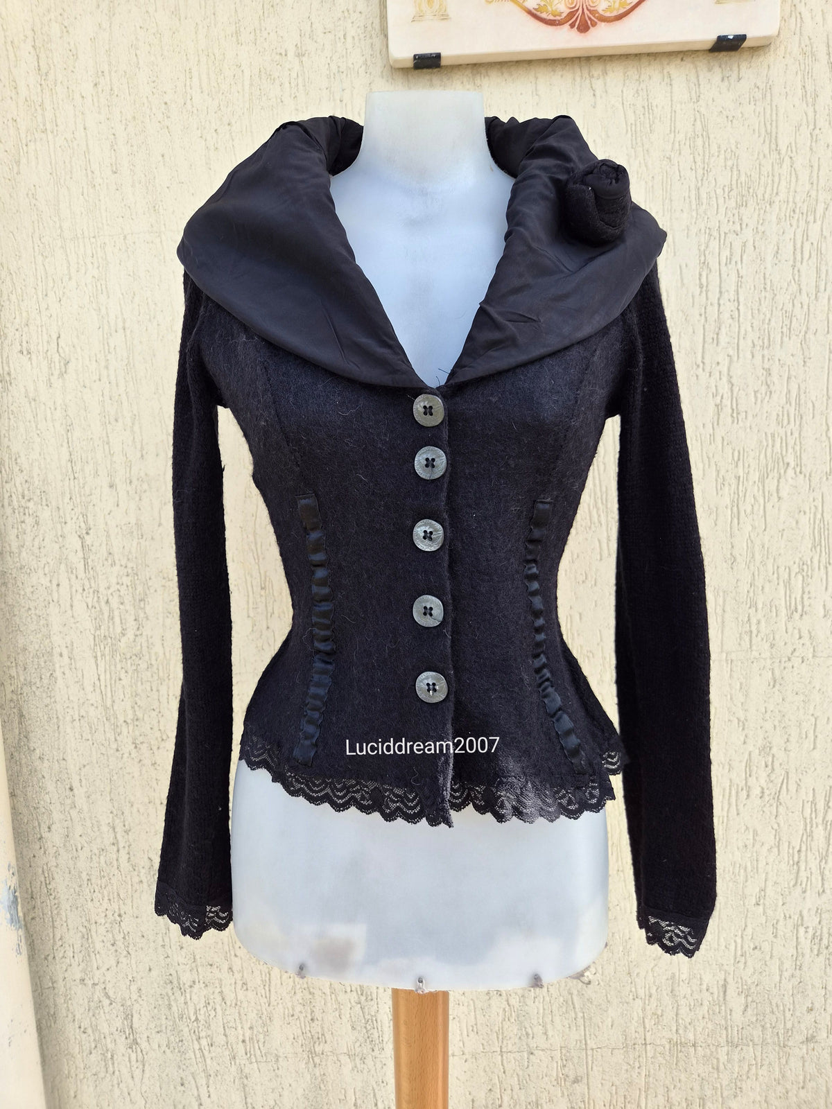 Lapel collar sweater