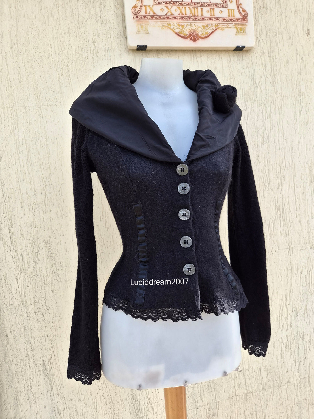 Lapel collar sweater