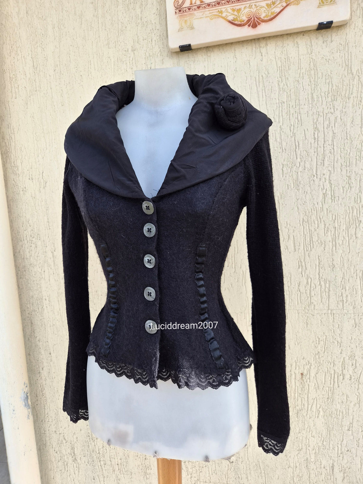 Lapel collar sweater