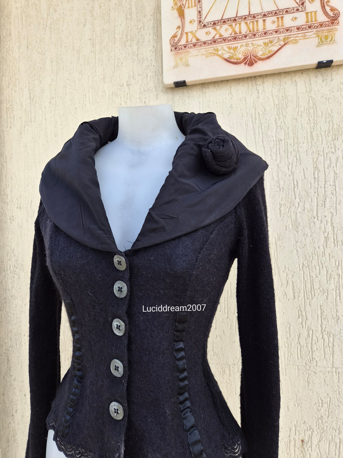 Lapel collar sweater