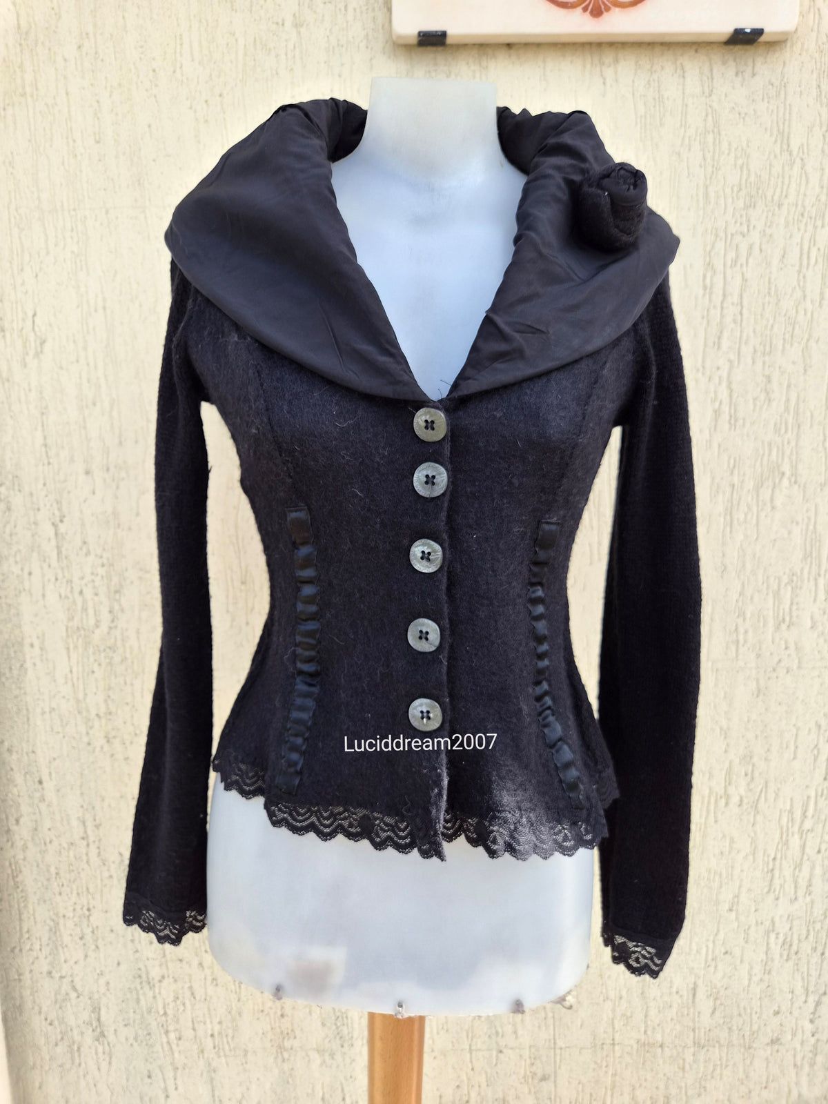 Lapel collar sweater