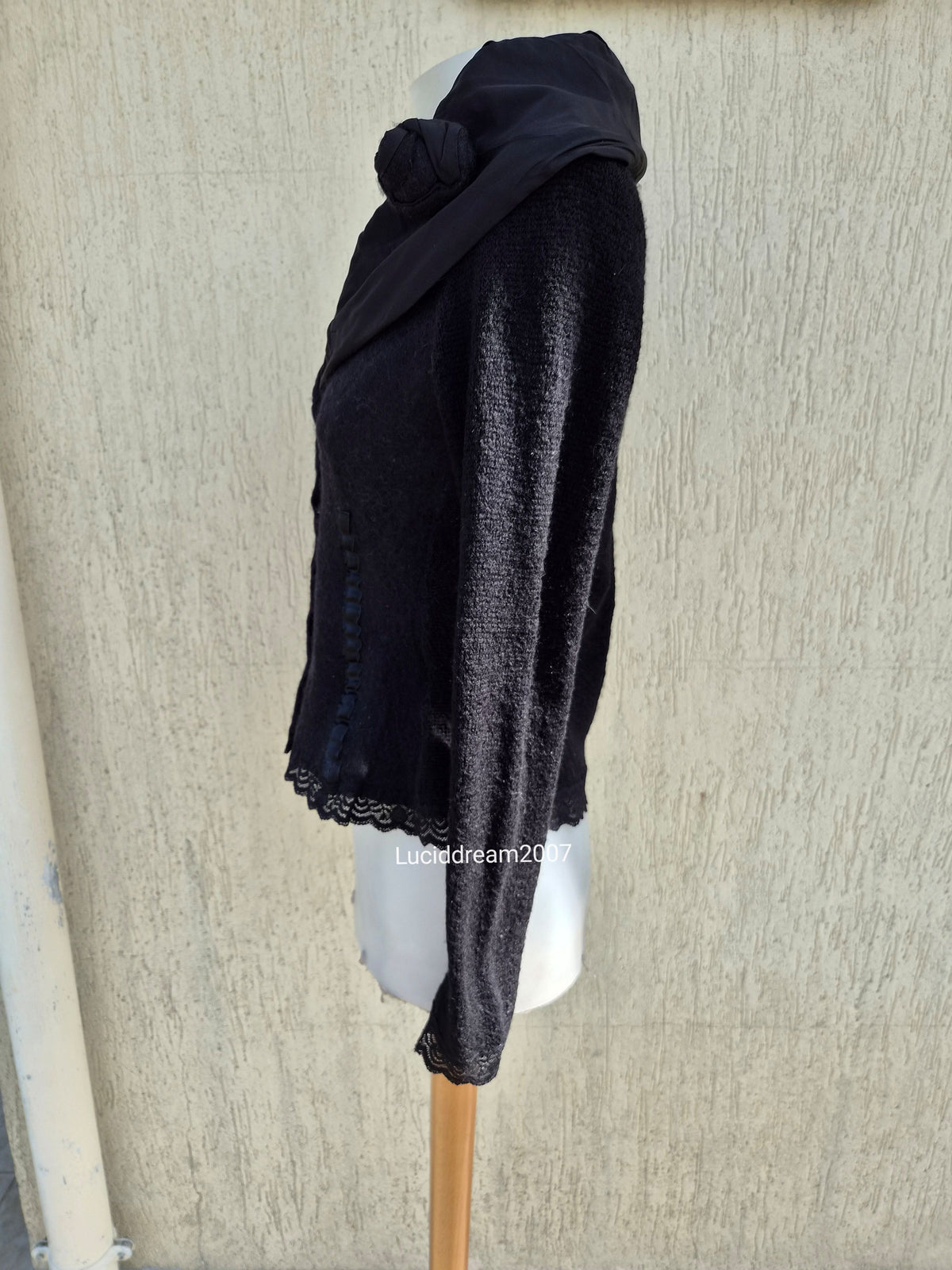 Lapel collar sweater