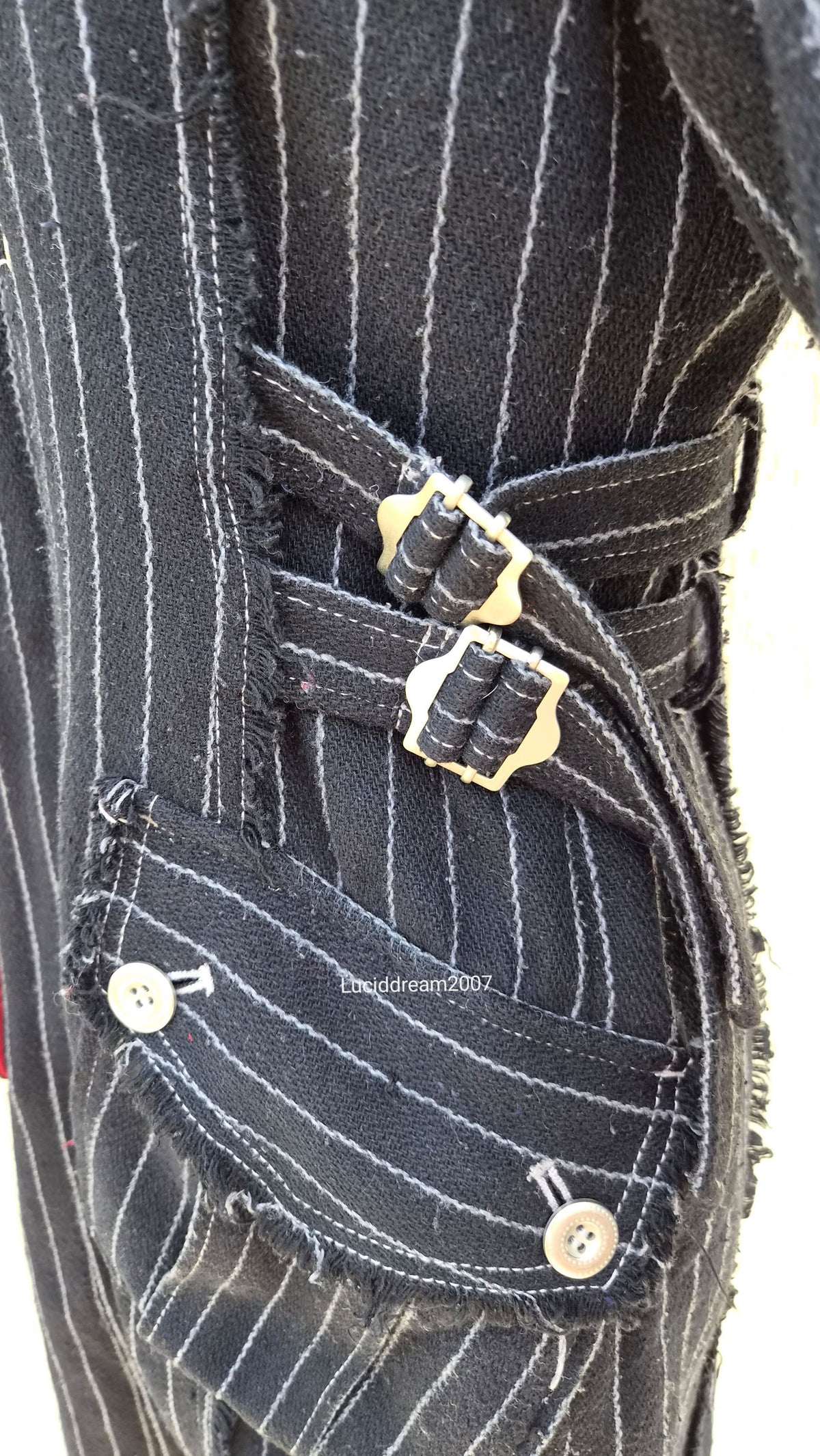 Manteau rayé à sangles