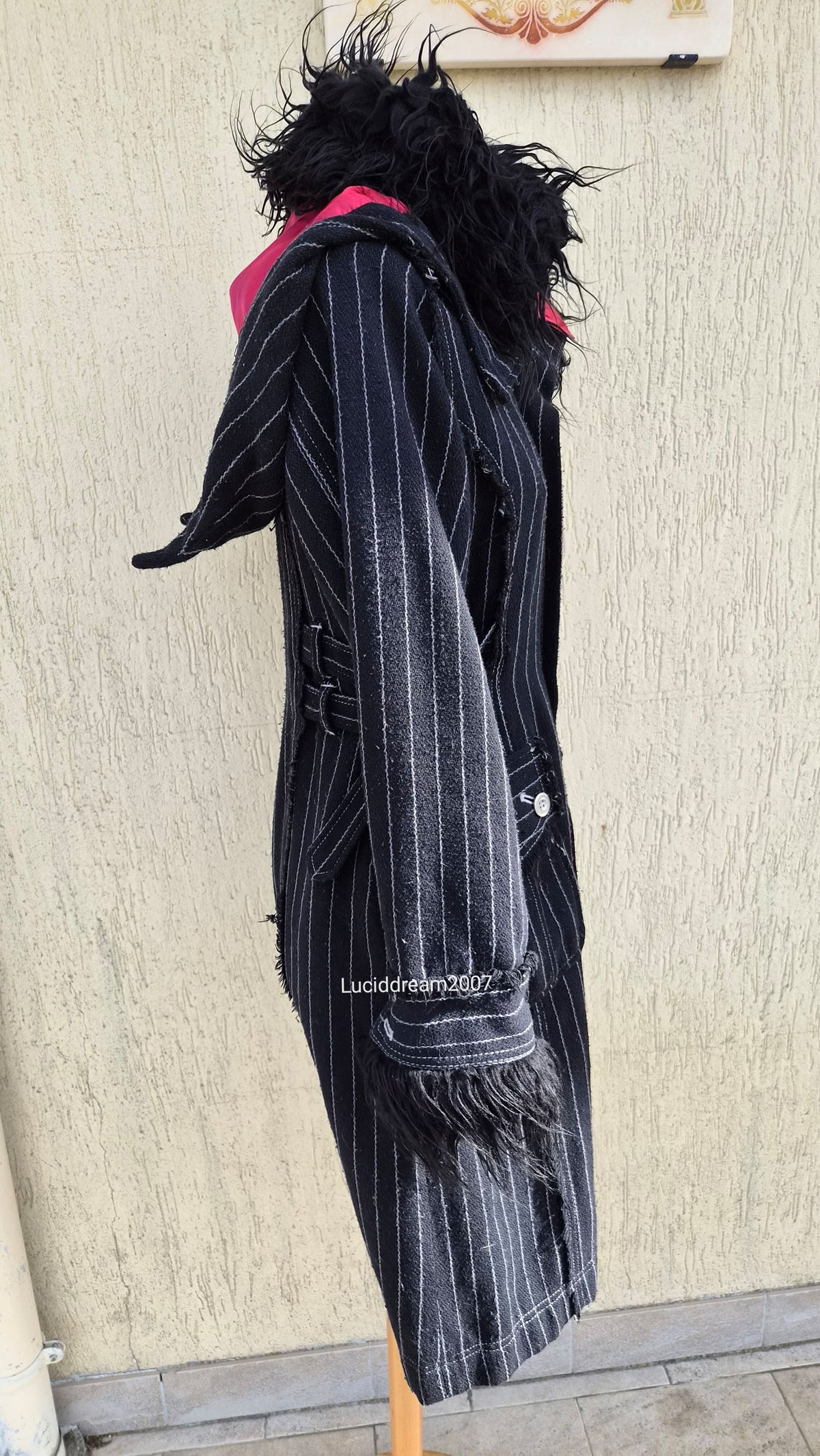 Manteau rayé à sangles