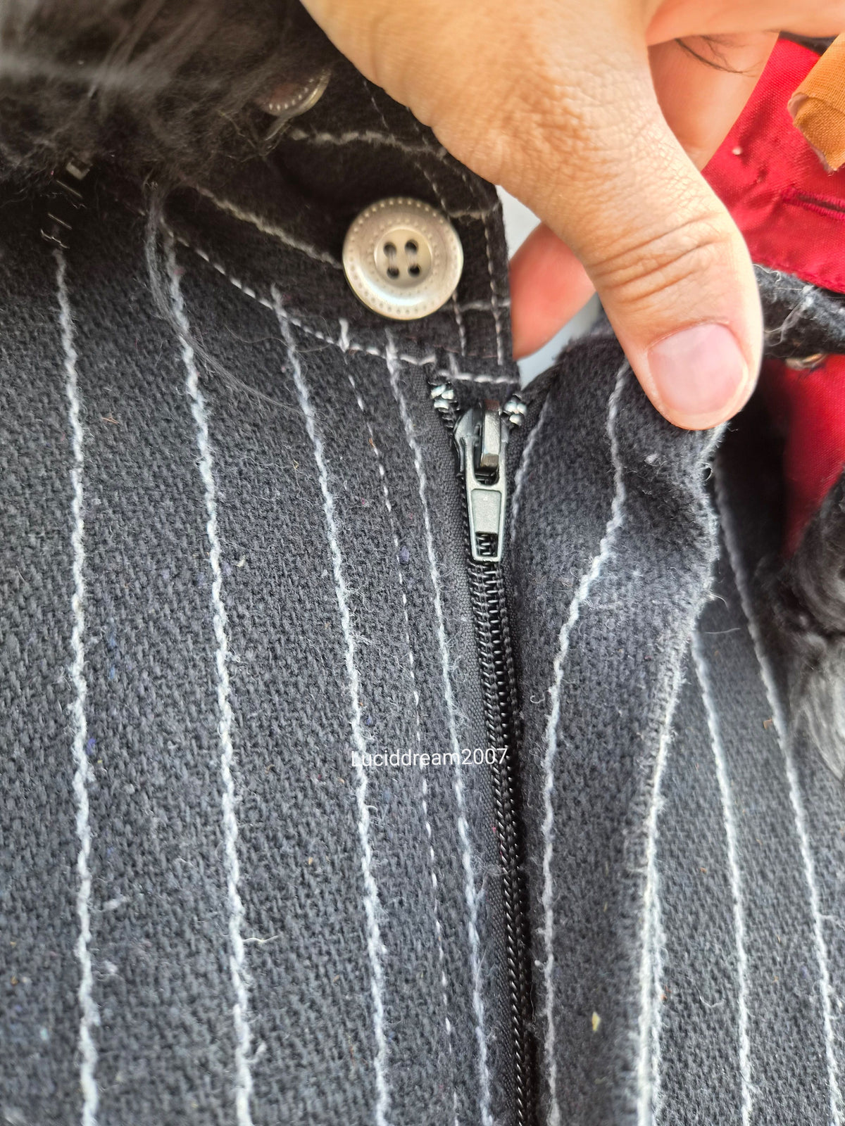 Manteau rayé à sangles