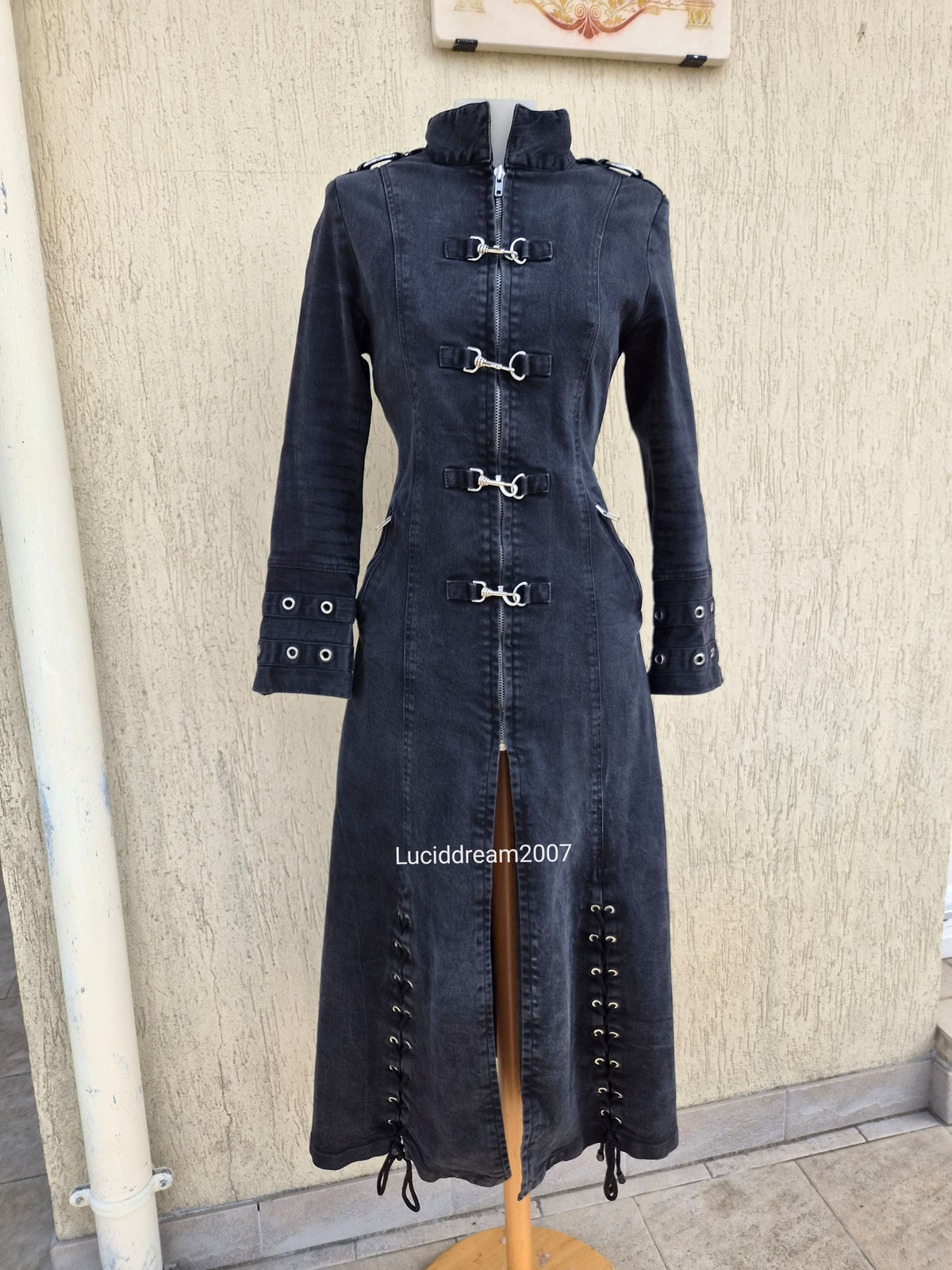 Poizen Industries strap coat