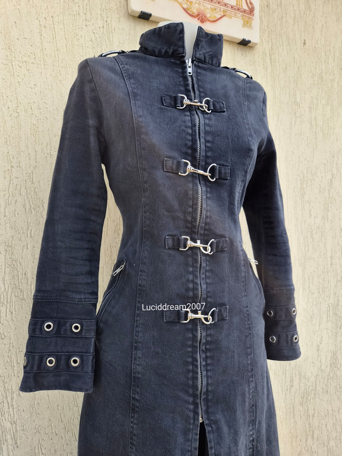 Poizen Industries strap coat
