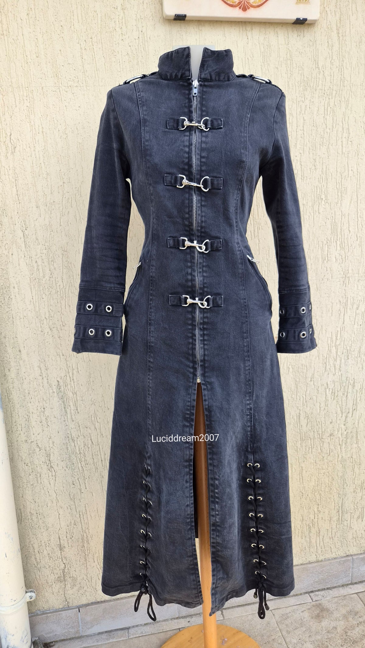 Poizen Industries strap coat
