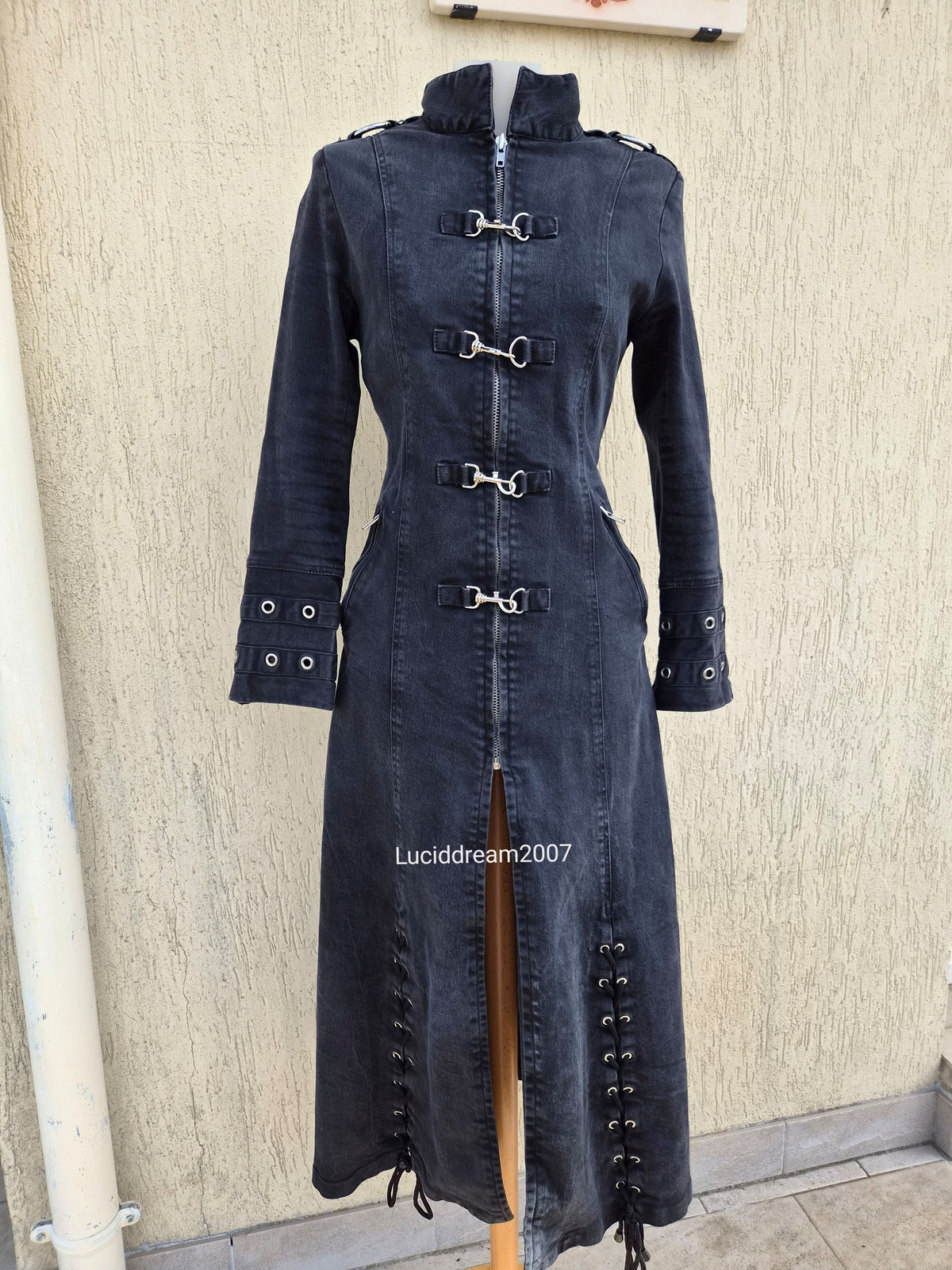 Poizen Industries strap coat