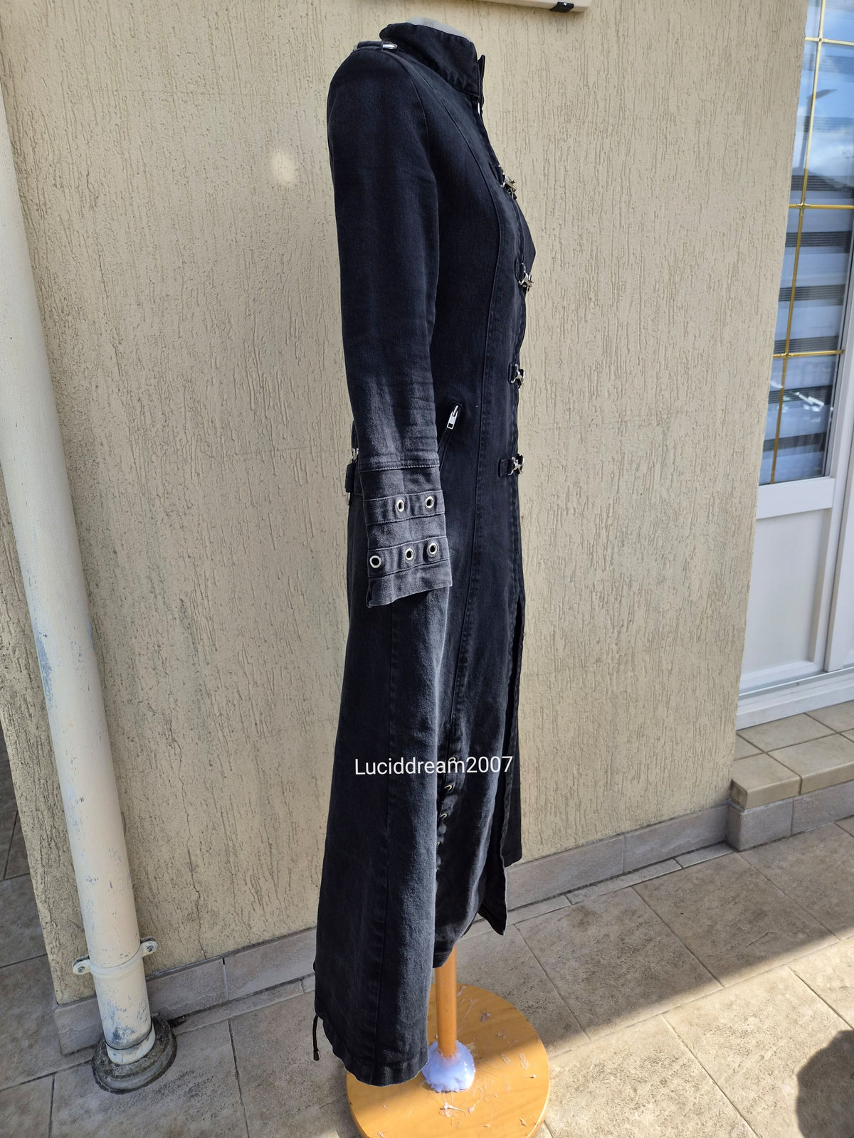 Poizen Industries strap coat
