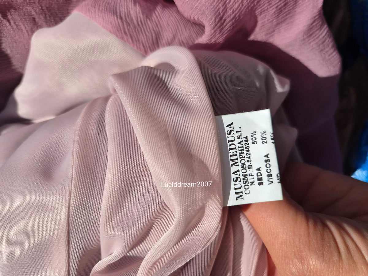 Robe en soie rose à volants