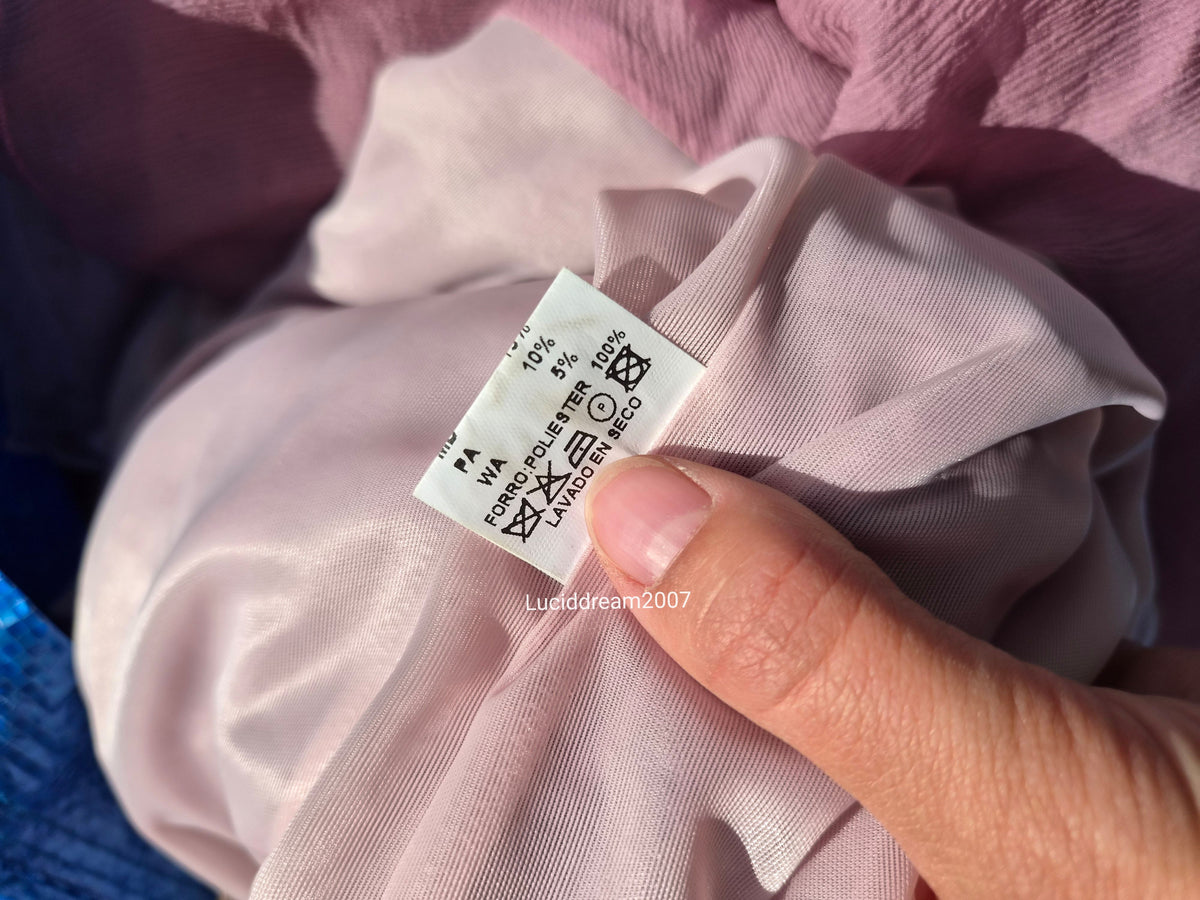 Robe en soie rose à volants