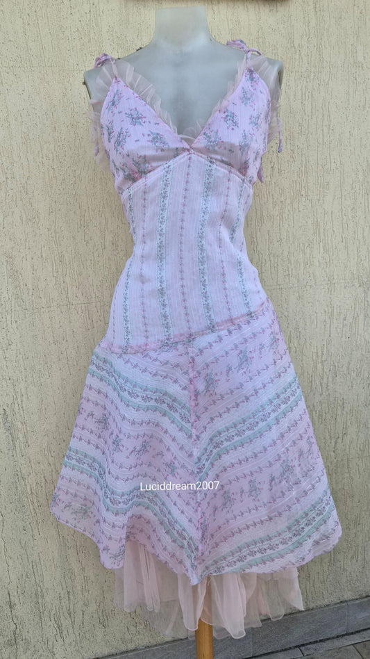 Robe en voile rose et blanche