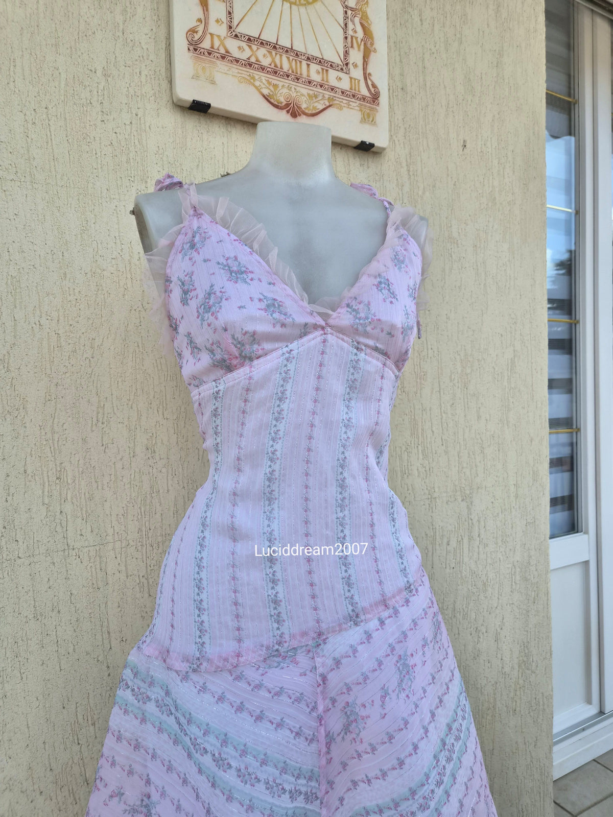 Robe en voile rose et blanche
