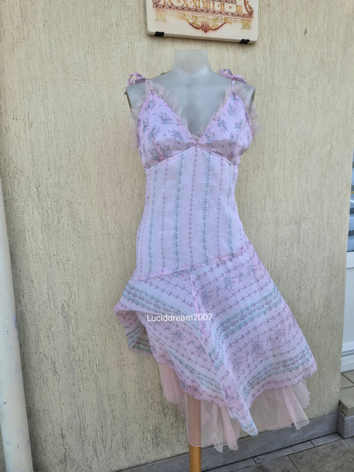 Robe en voile rose et blanche