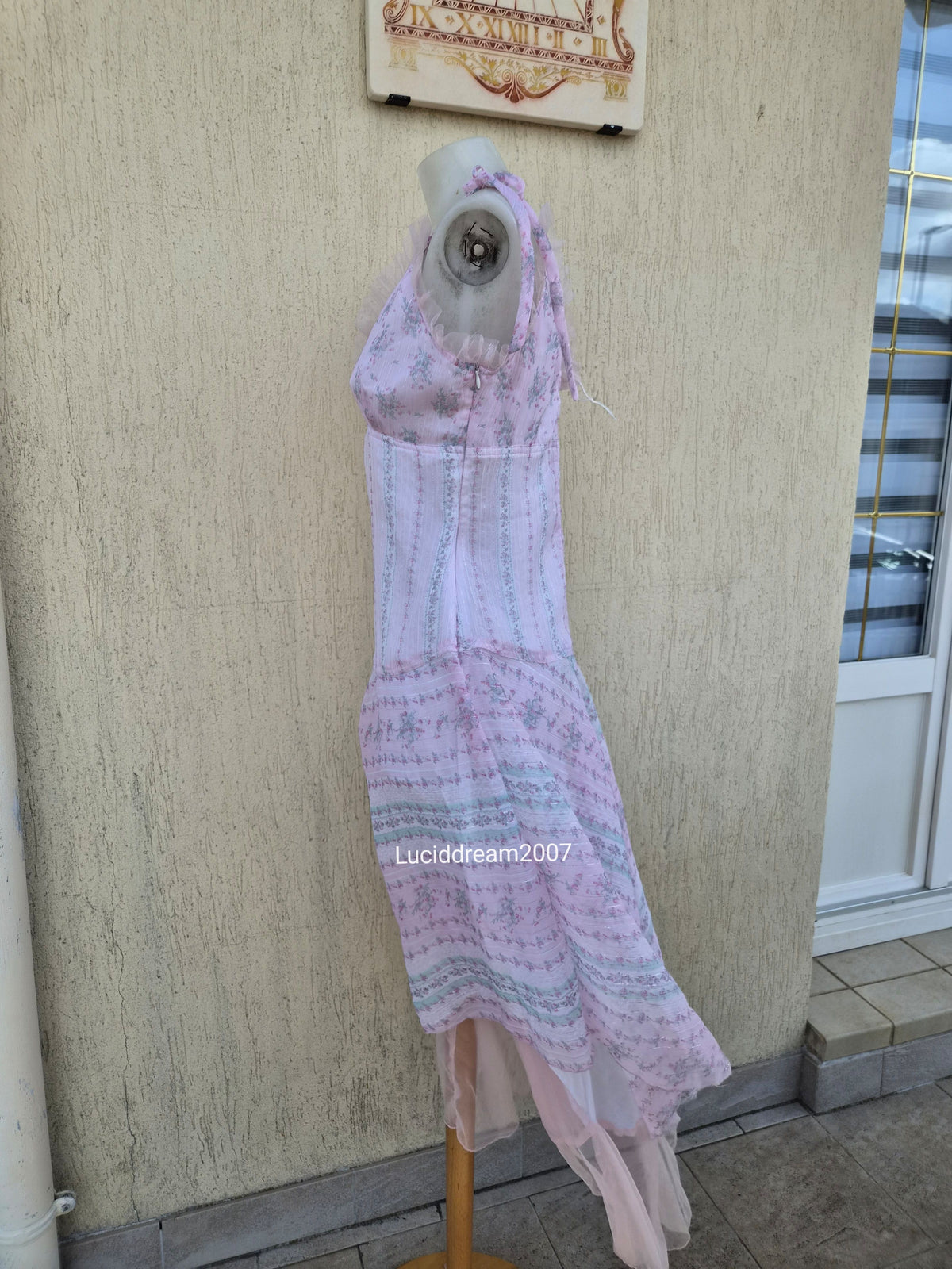Robe en voile rose et blanche