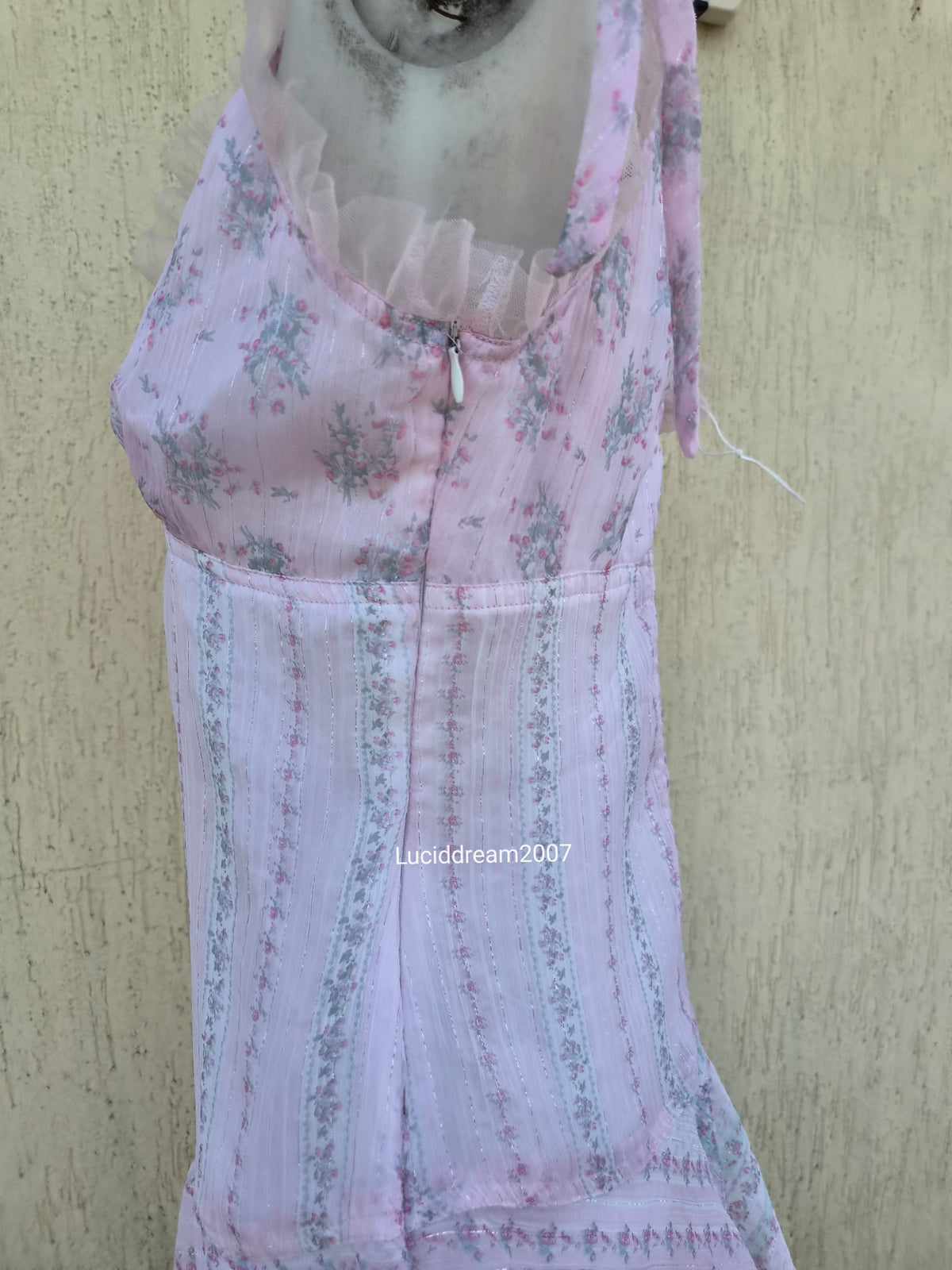Robe en voile rose et blanche