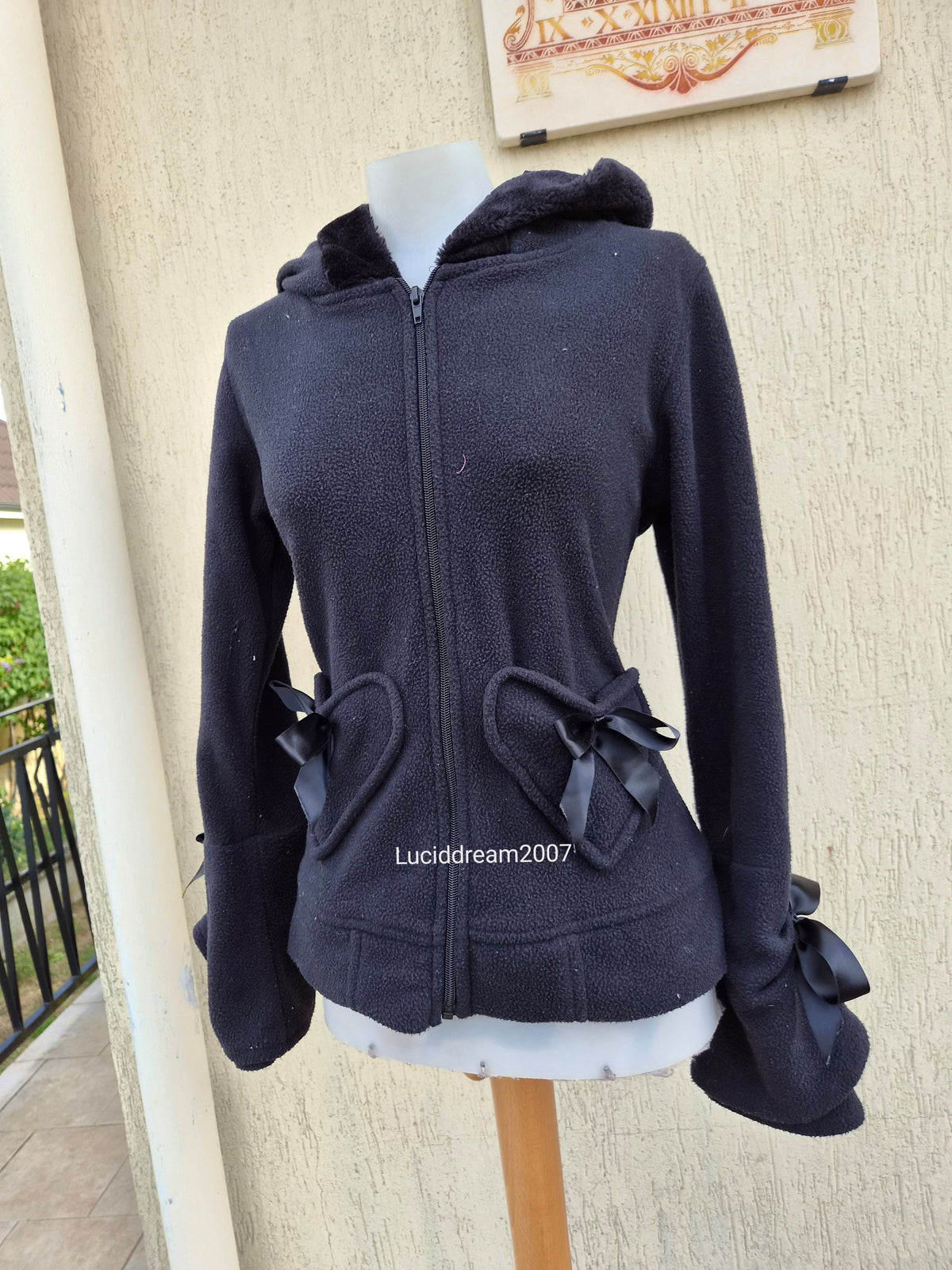 Short lace-up back jacket