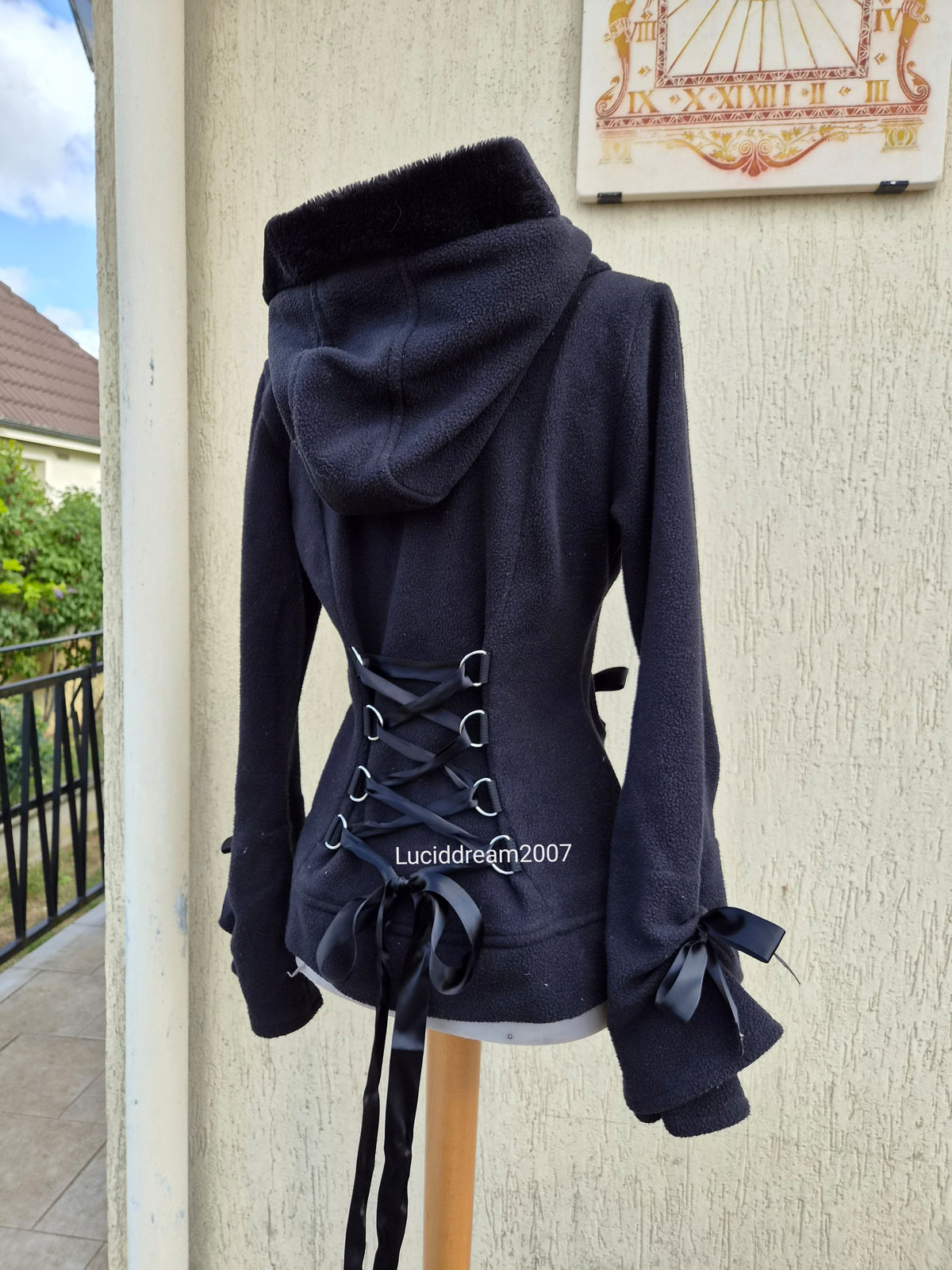 Short lace-up back jacket
