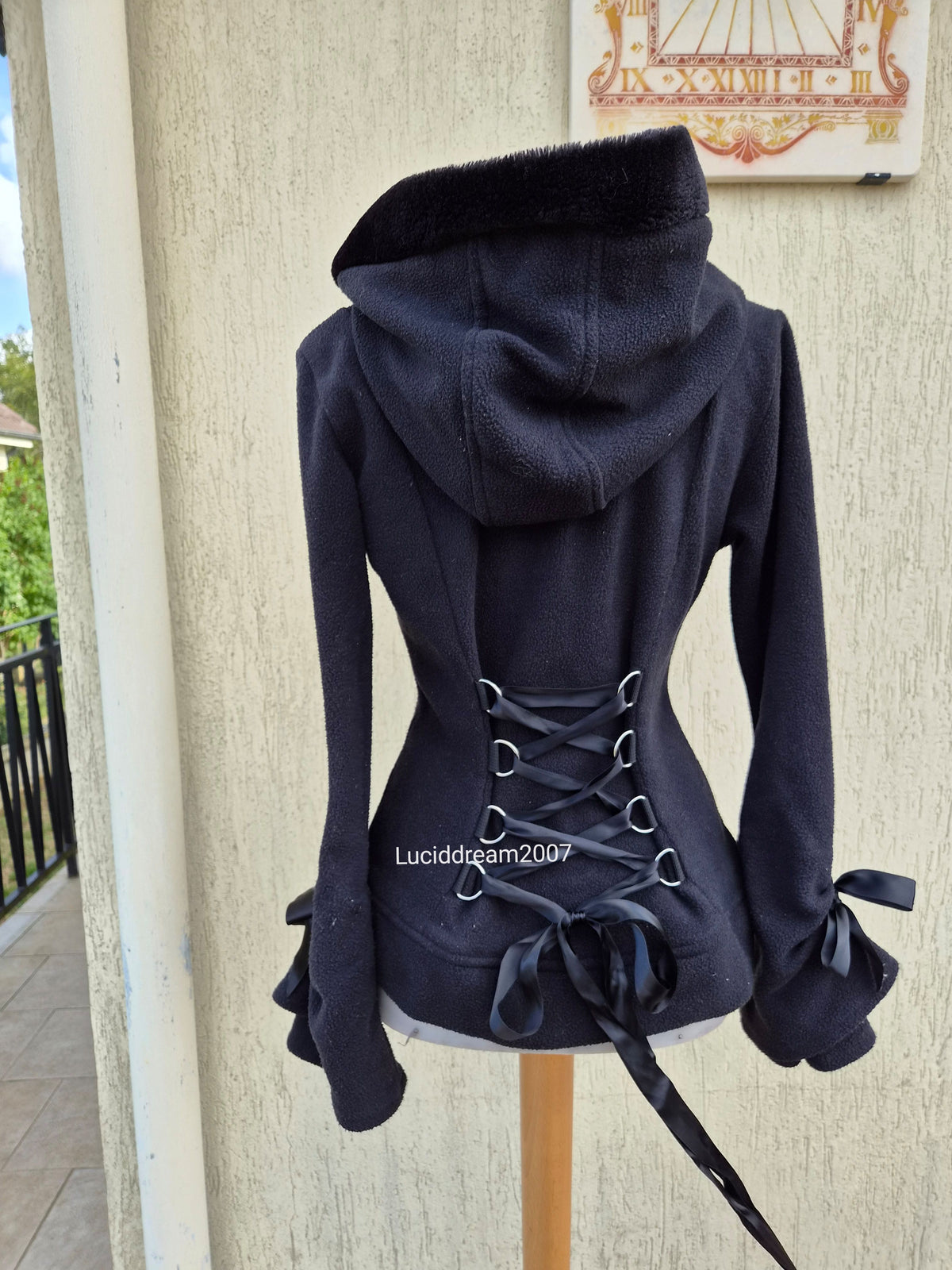 Short lace-up back jacket