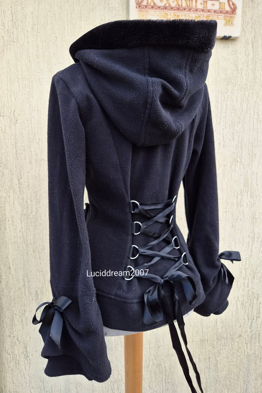 Veste courte dos lacé