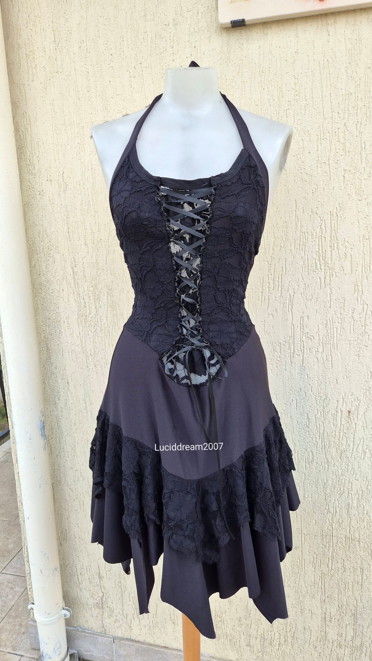 Asymmetrical backless lace dress