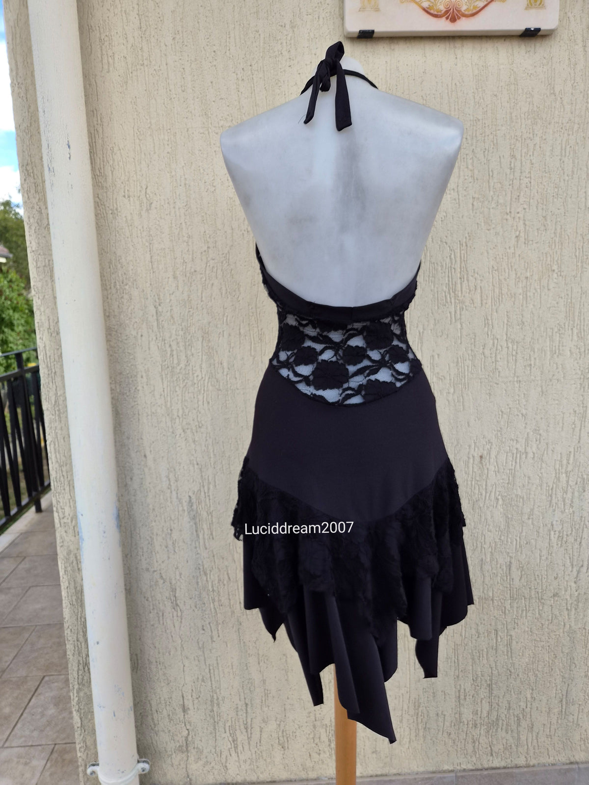 Asymmetrical backless lace dress