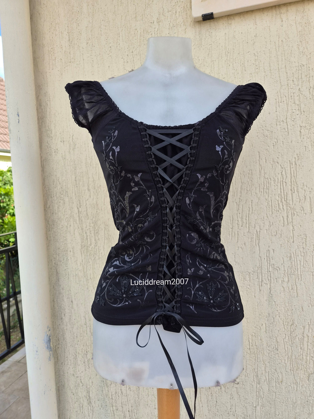 Haut esprit corset détails strass
