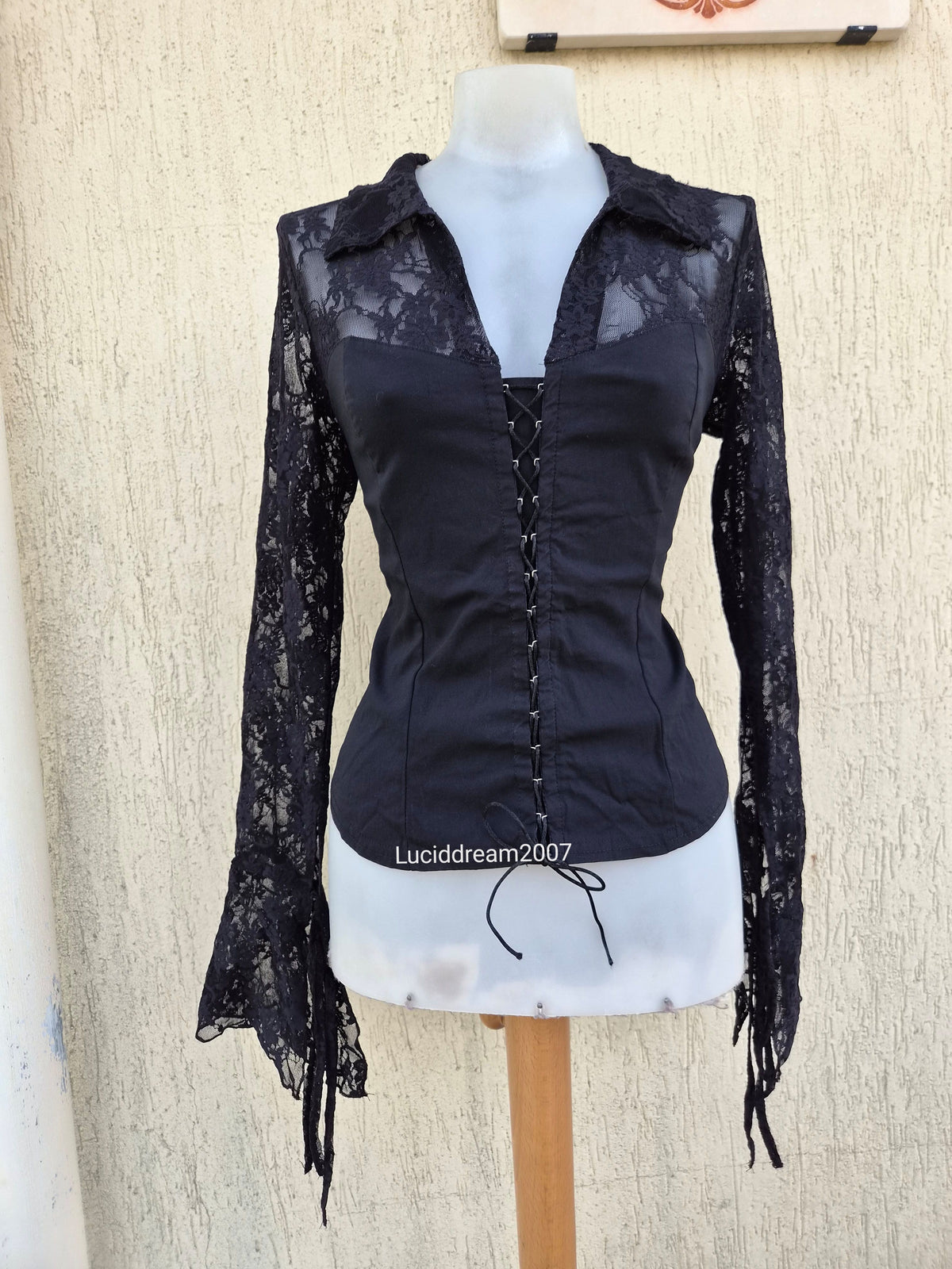 Lace-sleeve blouse