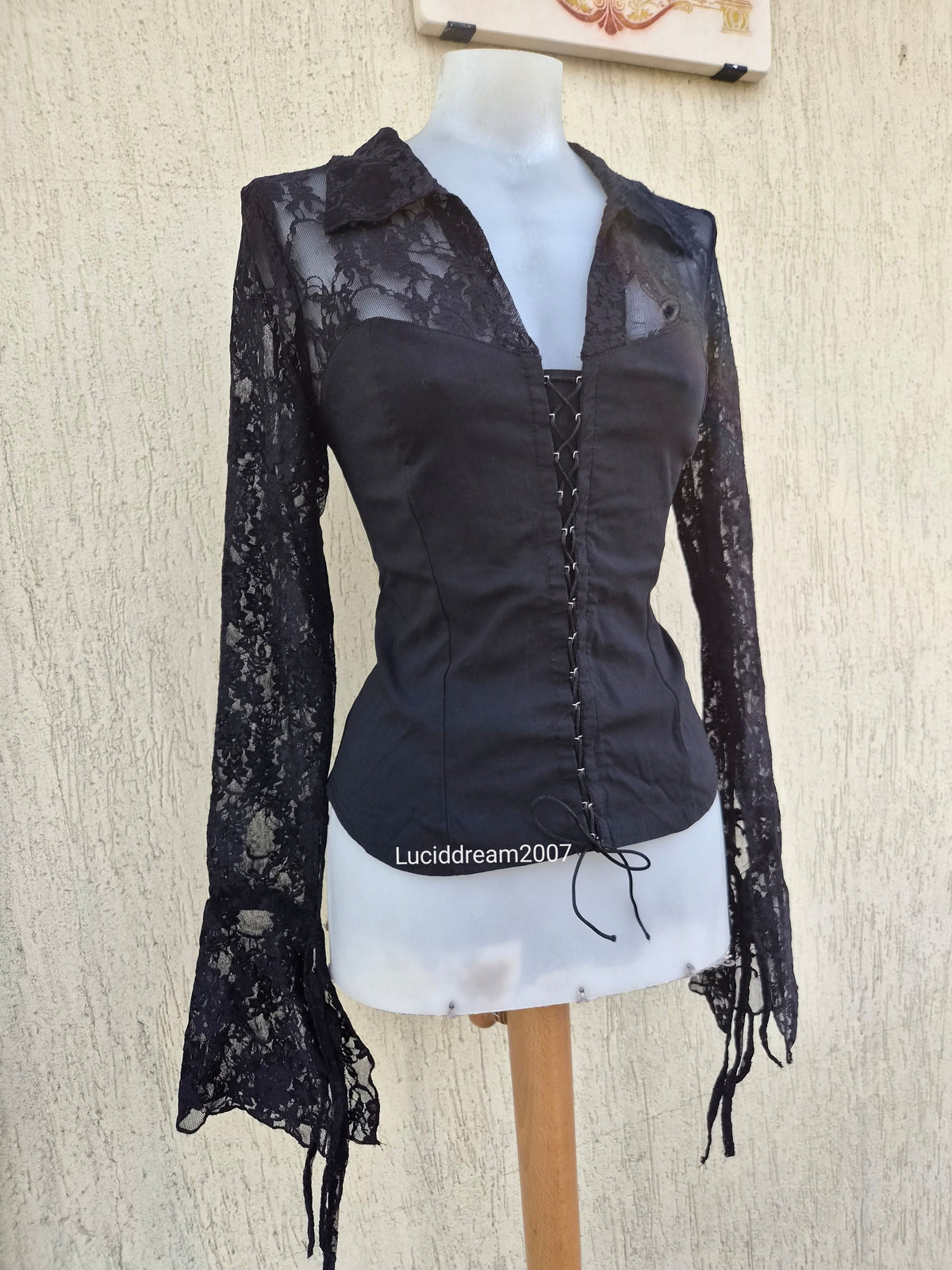 Lace-sleeve blouse