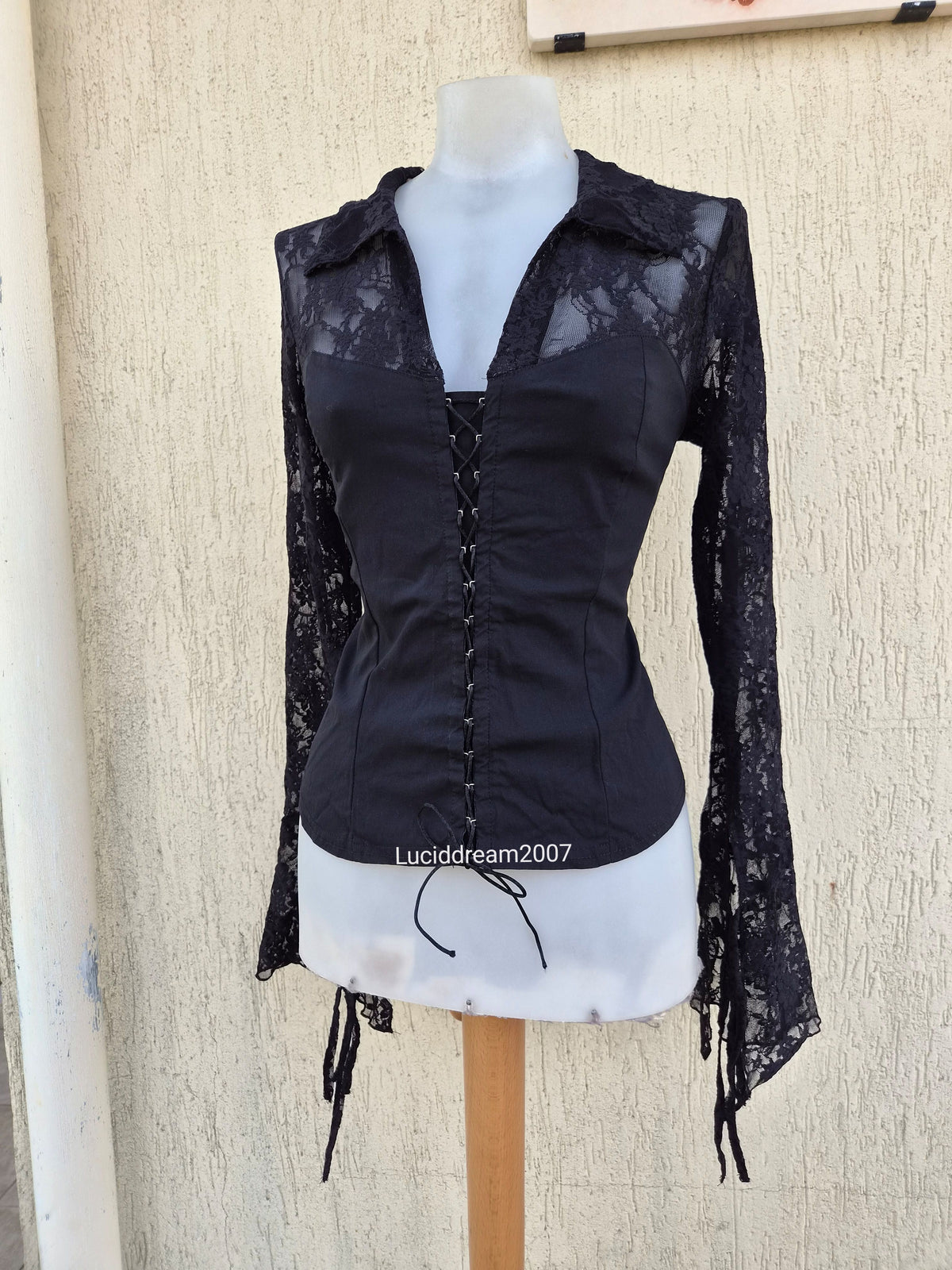 Lace-sleeve blouse
