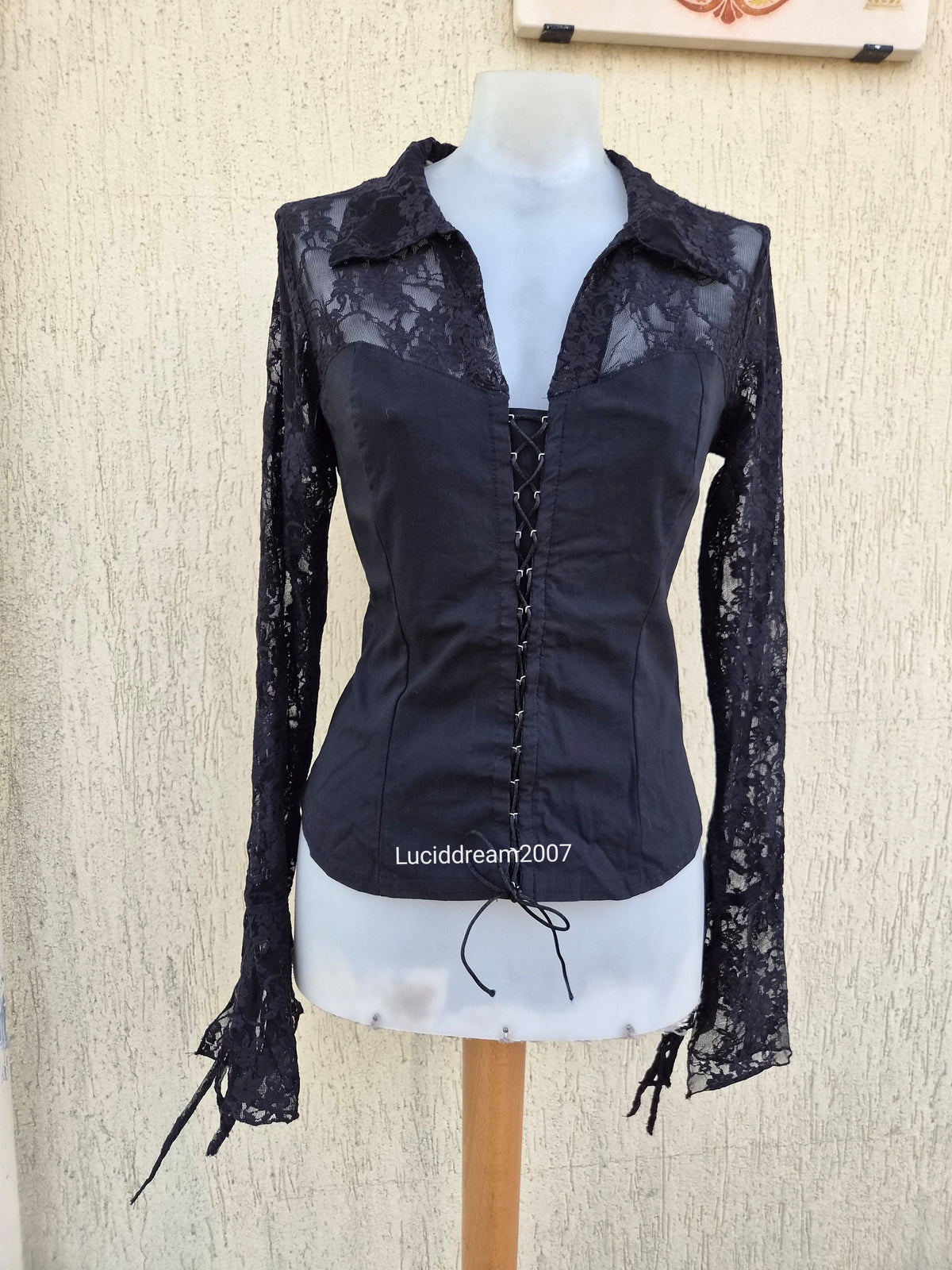 Lace-sleeve blouse