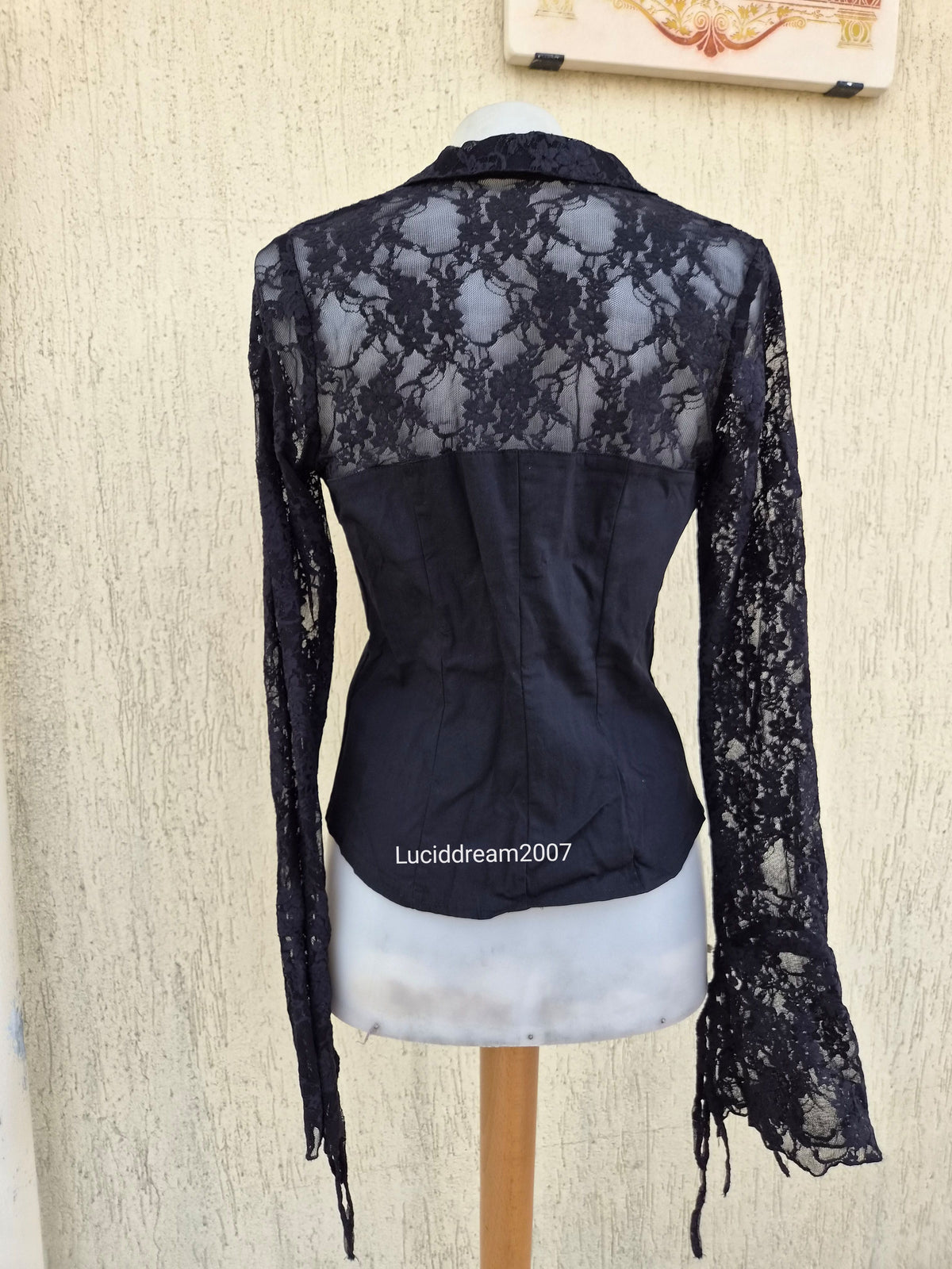 Lace-sleeve blouse