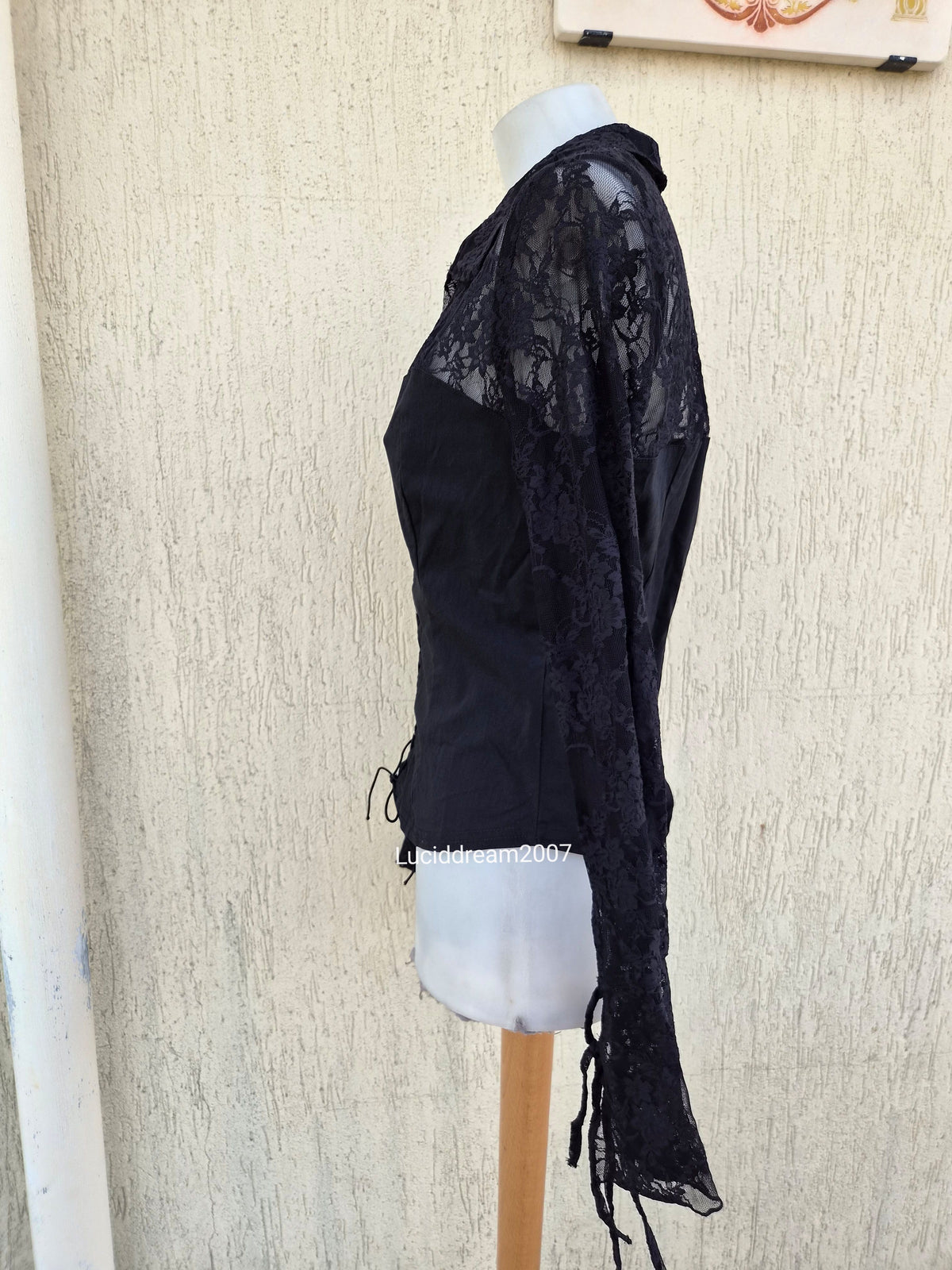 Lace-sleeve blouse
