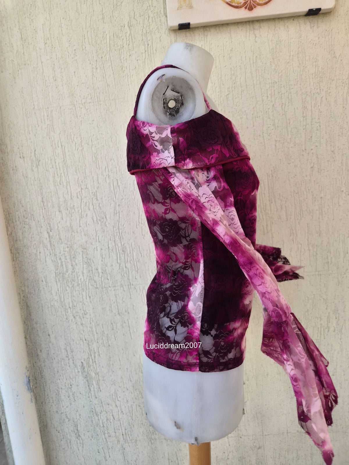 Haut dentelle tons roses et violet
