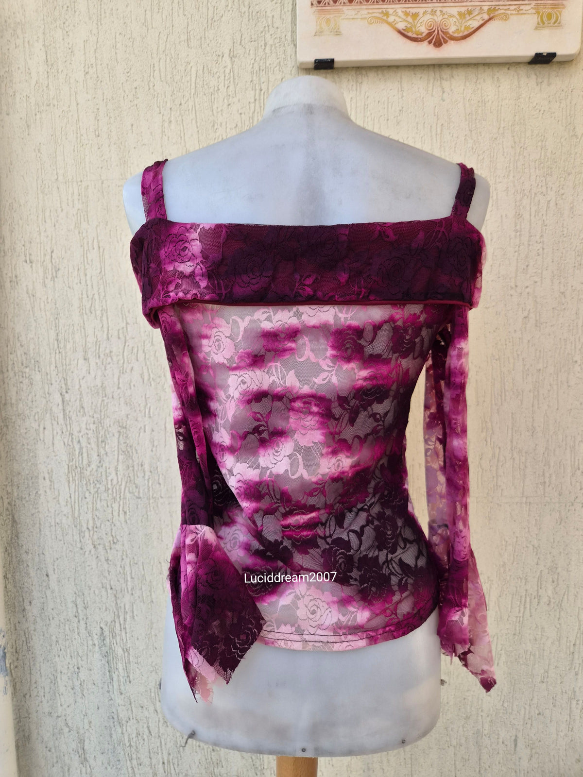 Haut dentelle tons roses et violet