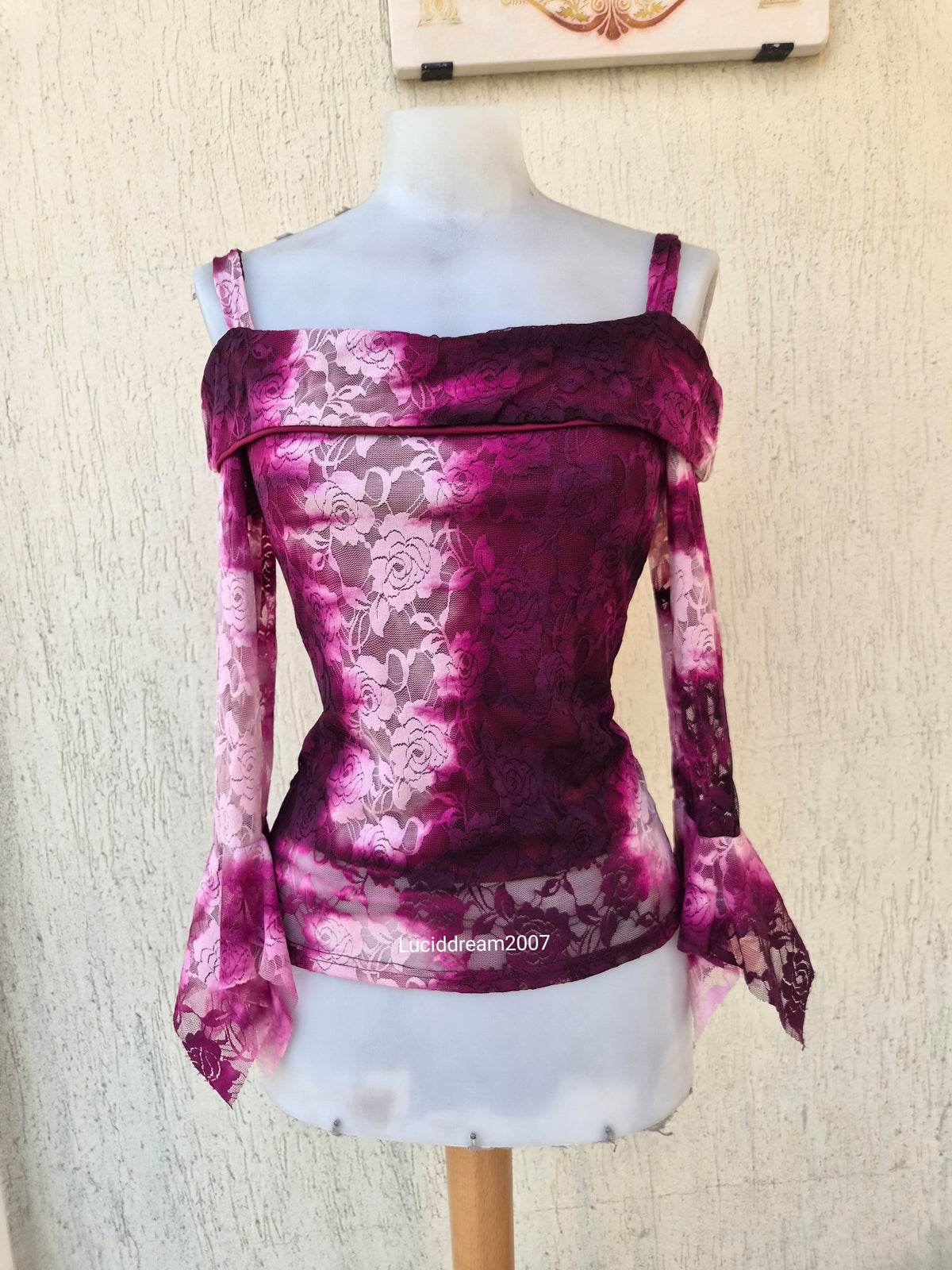 Haut dentelle tons roses et violet