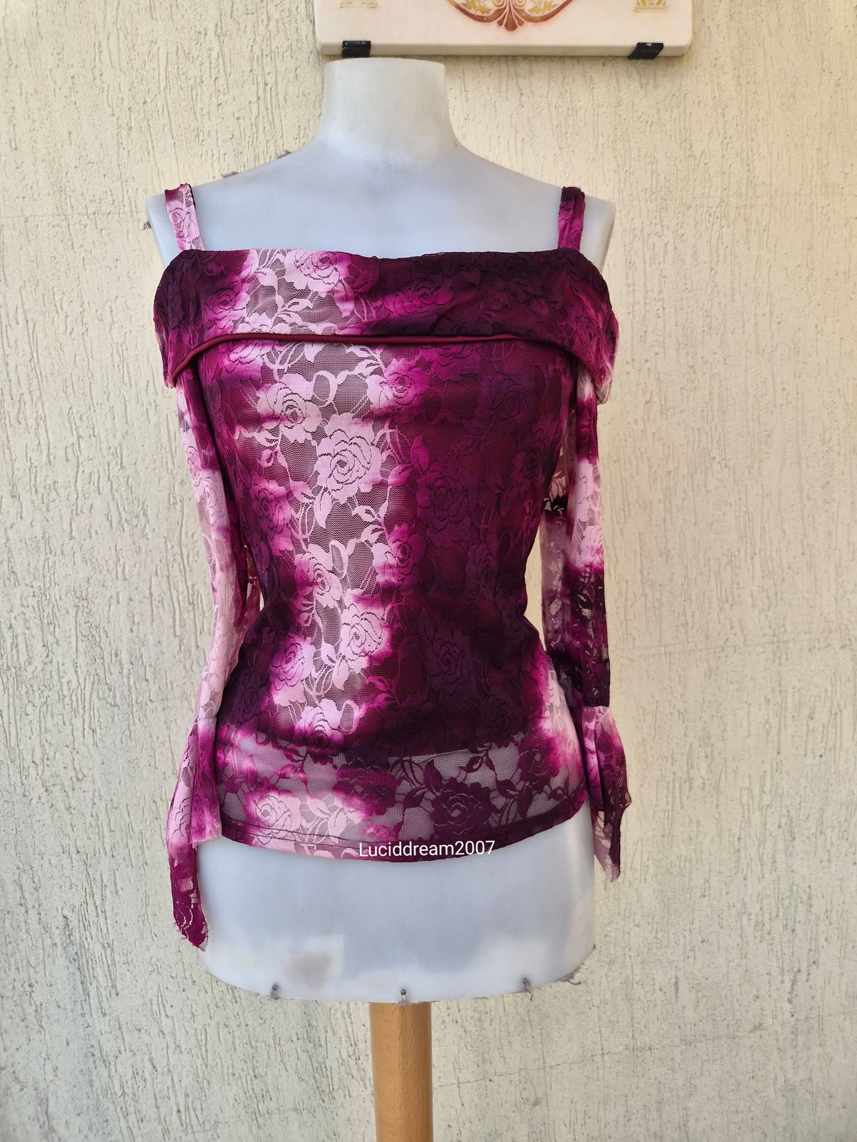 Haut dentelle tons roses et violet