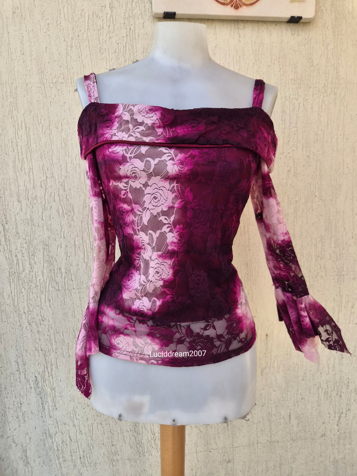 Haut dentelle tons roses et violet