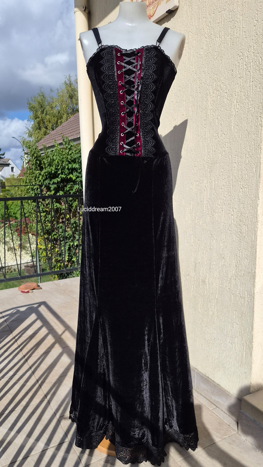 Robe noire en velours détails laçage