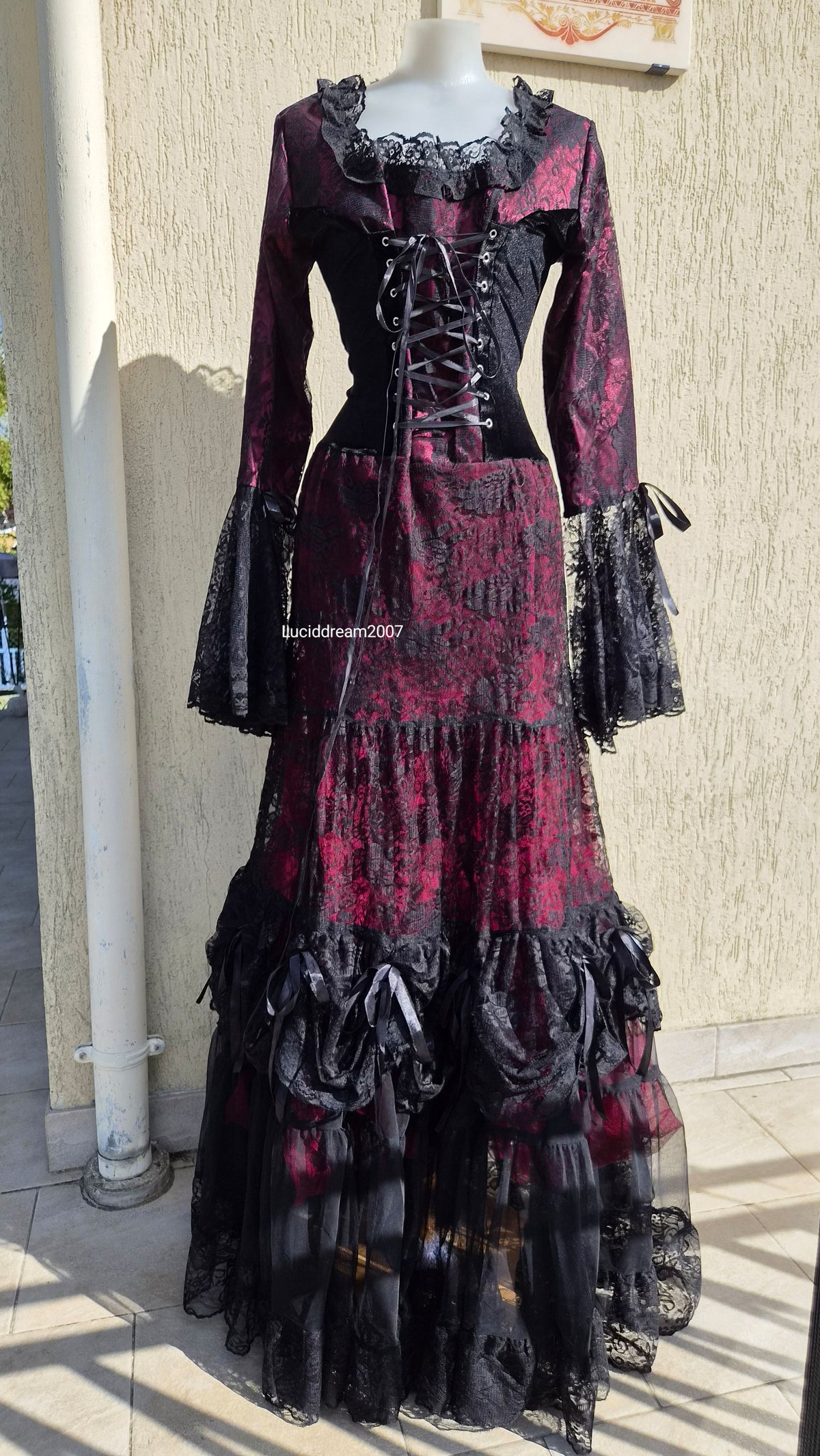 Robe longue en velours et dentelle BARES