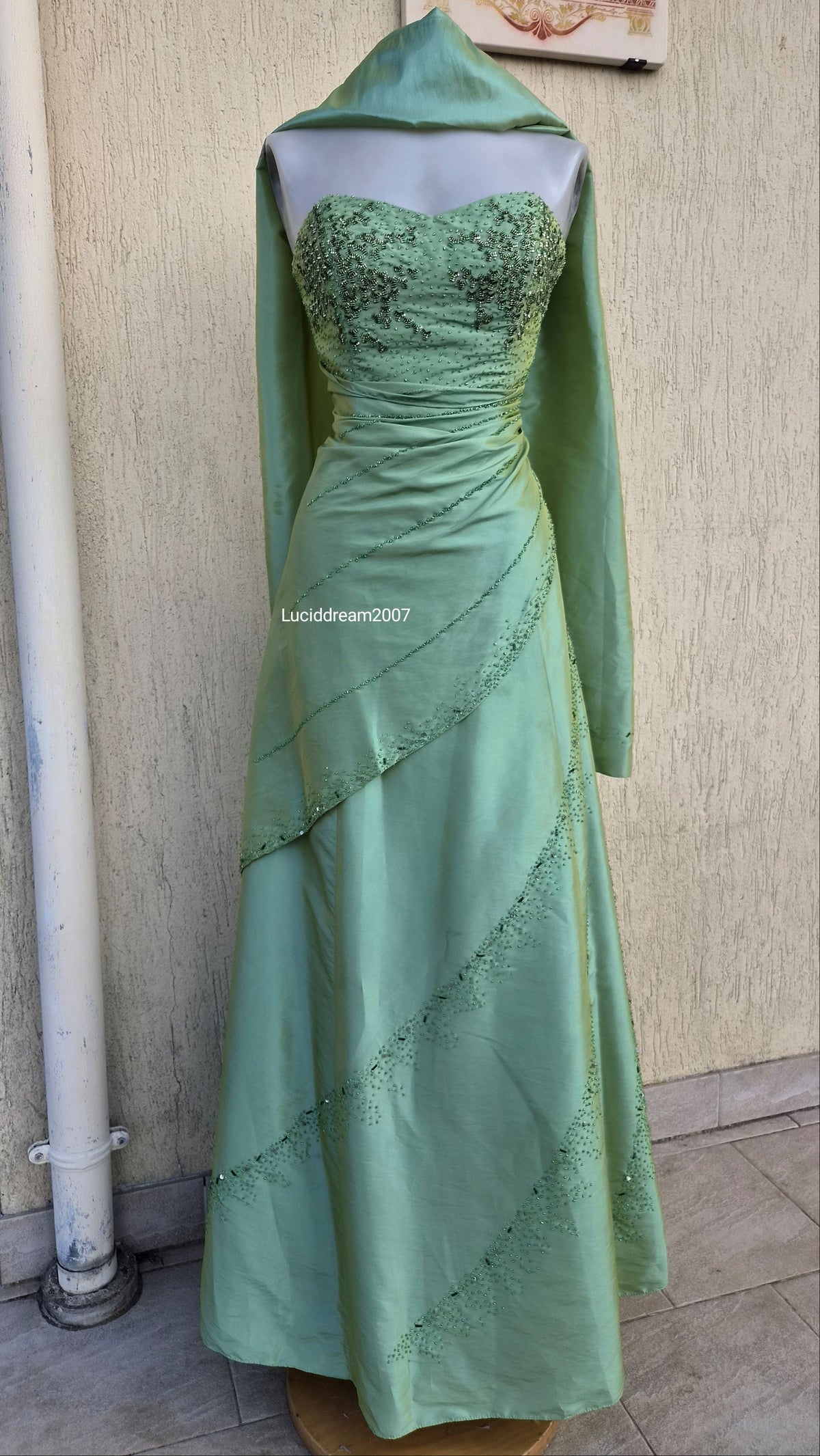 Robe bustier brodée verte