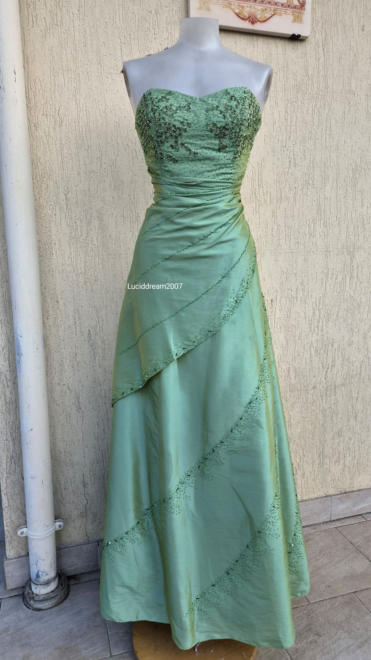 Robe bustier brodée verte