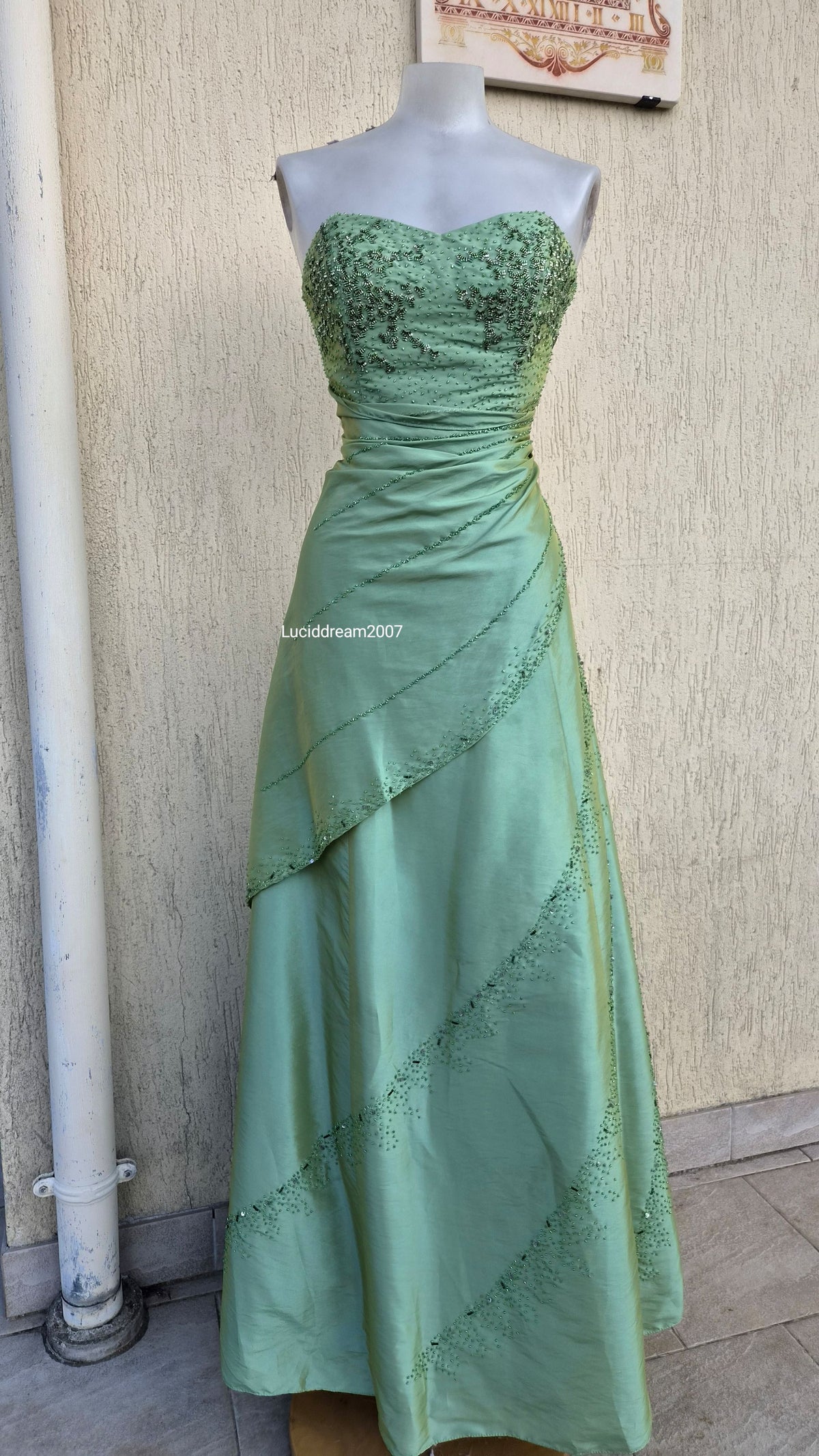 Robe bustier brodée verte